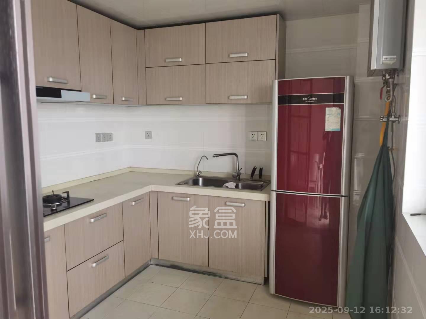 三一街区  4室2厅1卫    2000.0元/月室内图