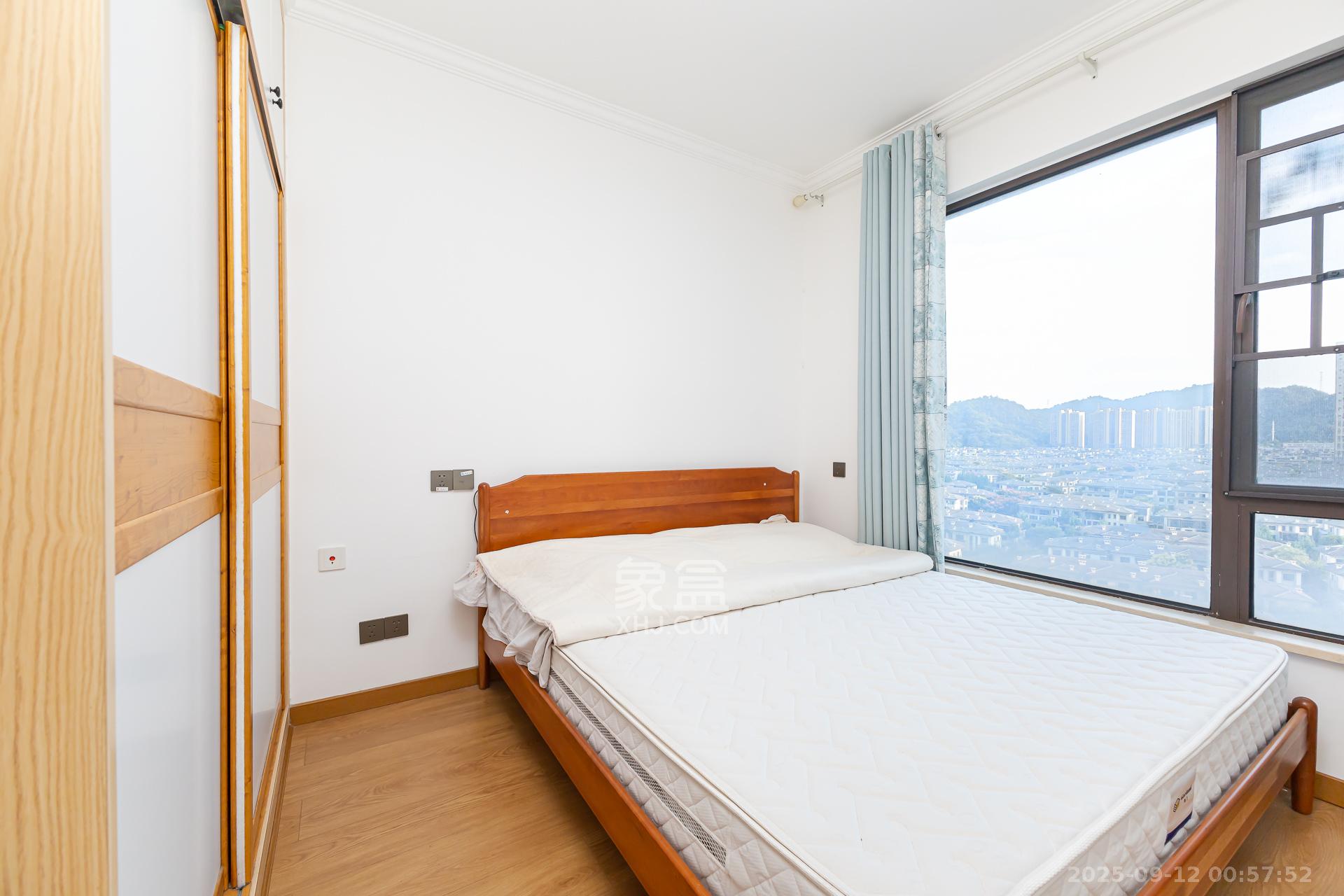 龙湖湘风原著(龙湖湘风星城) 3室2厅1卫 76.8万 龙湖湘风原著(龙湖湘风星城) 3室2厅1卫 76.8万卧室