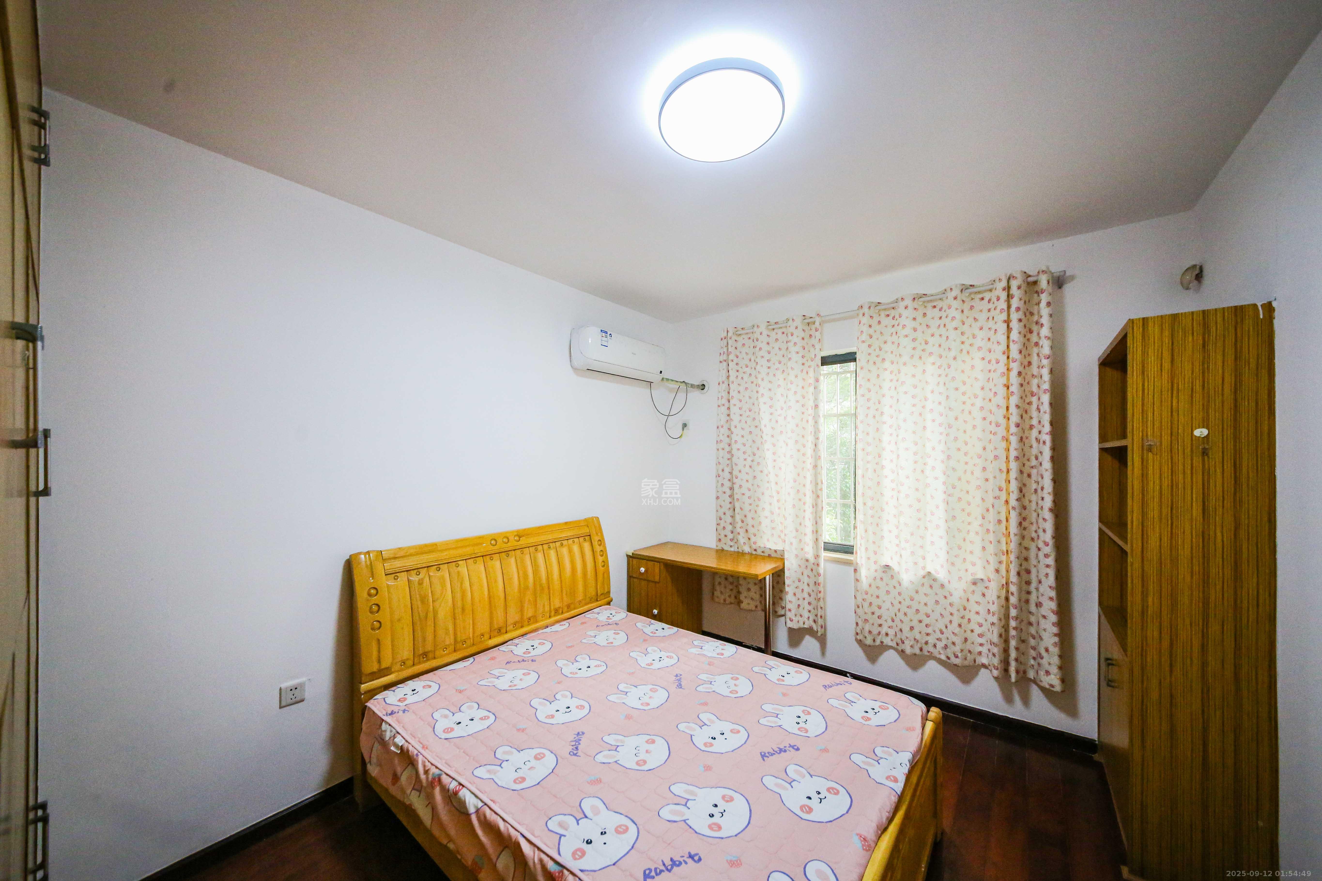 满庭芳小区  3室2厅2卫    107.0万 满庭芳小区  3室2厅2卫    107.0万卧室