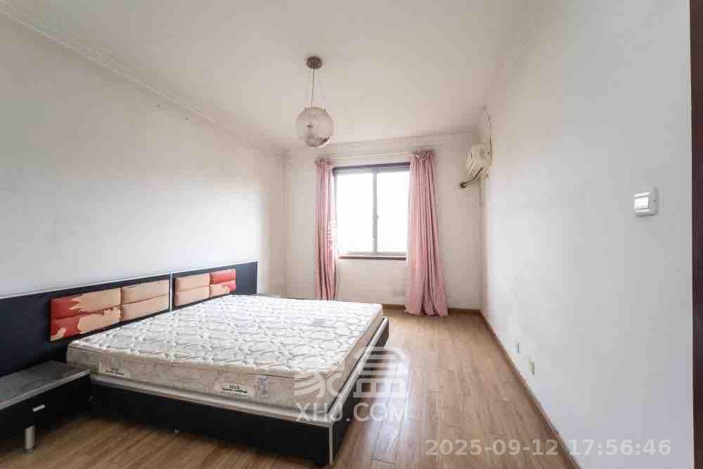 芙蓉公寓 4室2厅2卫 2500.0元/月 芙蓉公寓 4室2厅2卫 2500.0元/月室内图