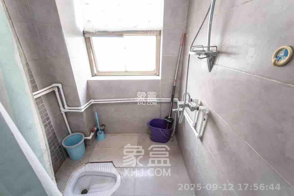 芙蓉公寓  4室2厅2卫    2500.0元/月室内图