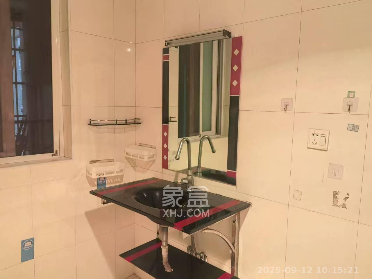 香槟小镇(香槟花苑）  3室2厅1卫    1800.0元/月室内图