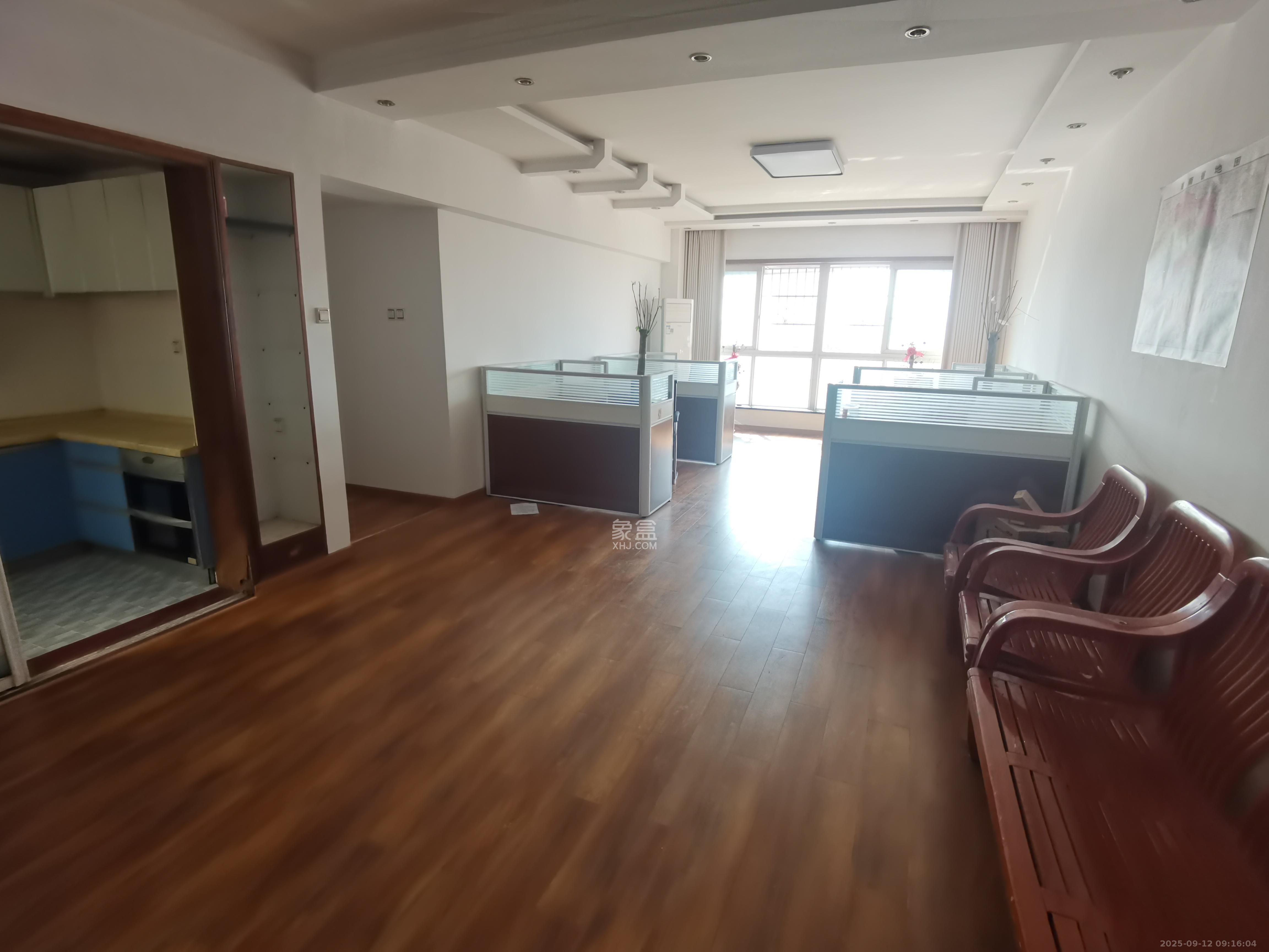 开源鑫阁  3室2厅2卫    2000.0元/月室内图