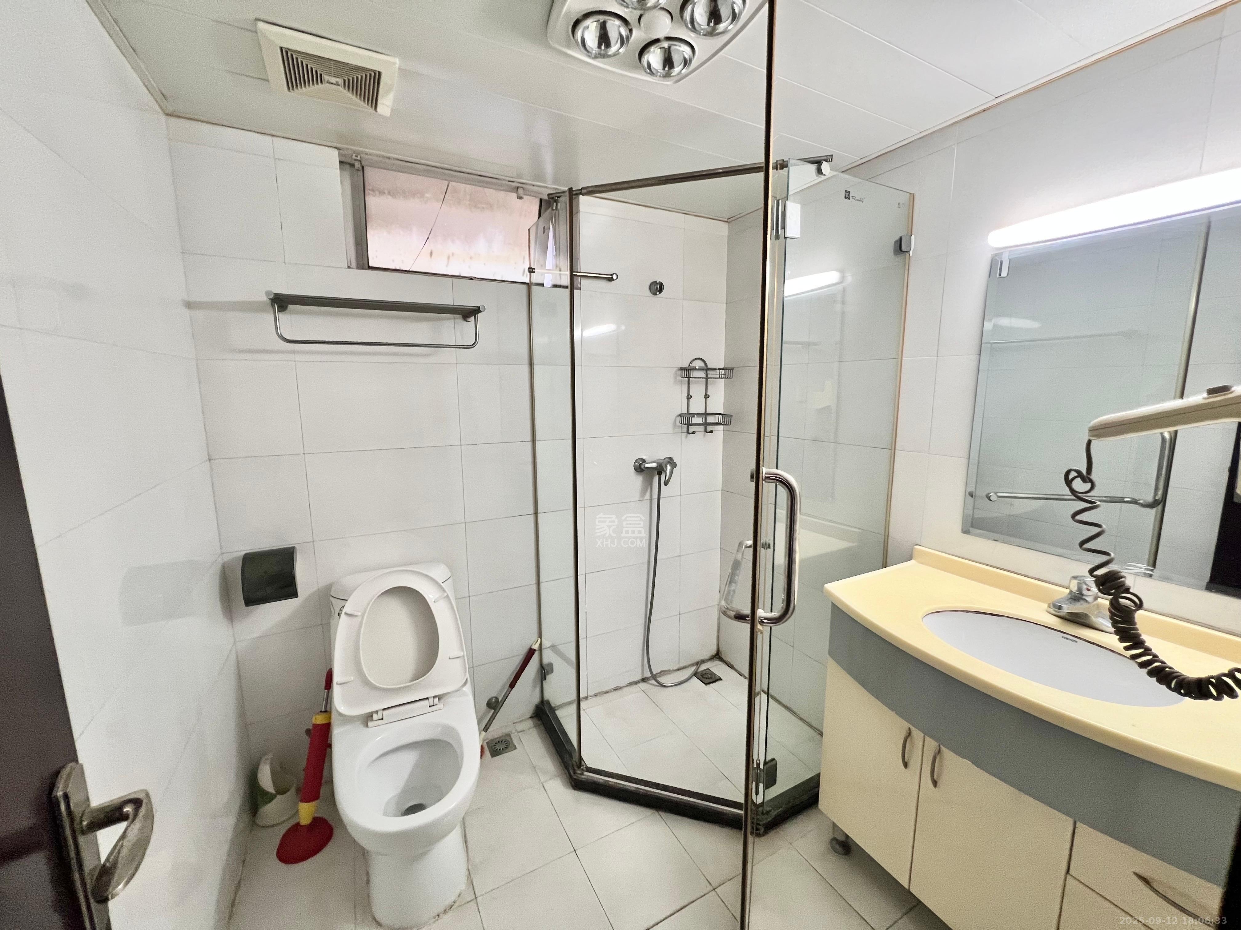 HC新城(建工集团单位房) 3室2厅2卫 2600.0元/月 HC新城(建工集团单位房) 3室2厅2卫 2600.0元/月室内图