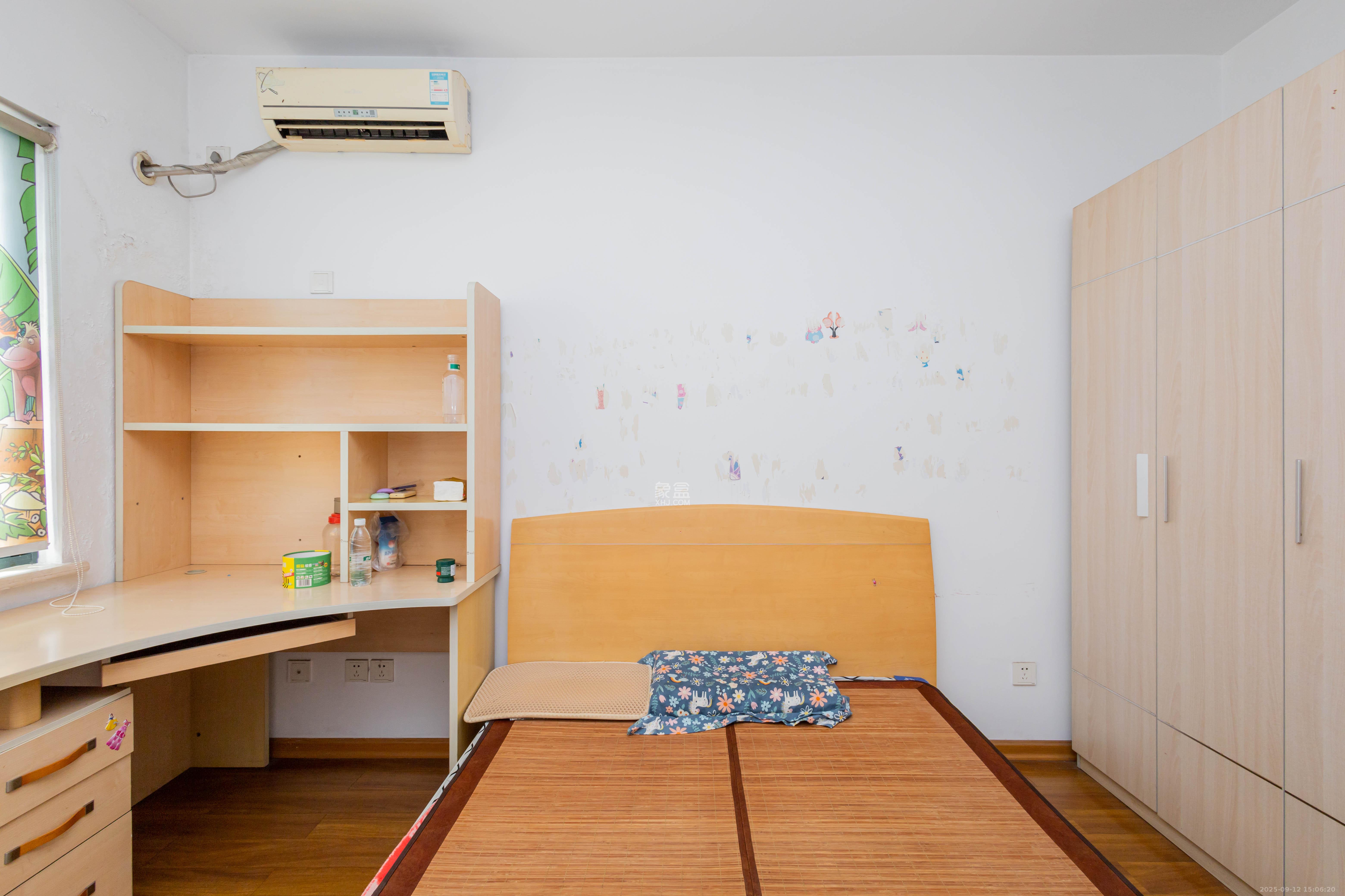 东业早安星城  4室2厅2卫    68.0万卧室