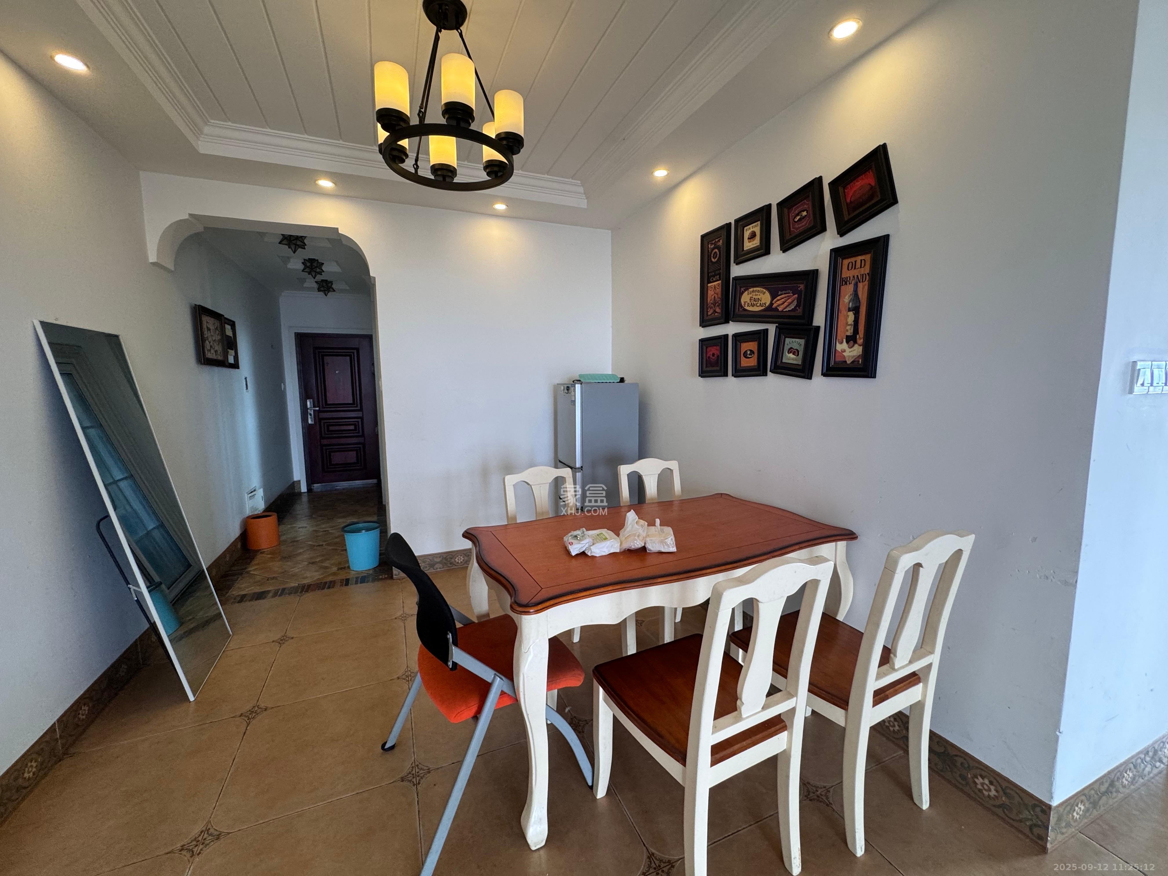 南城印象  1室2厅1卫    2500.0元/月室内图