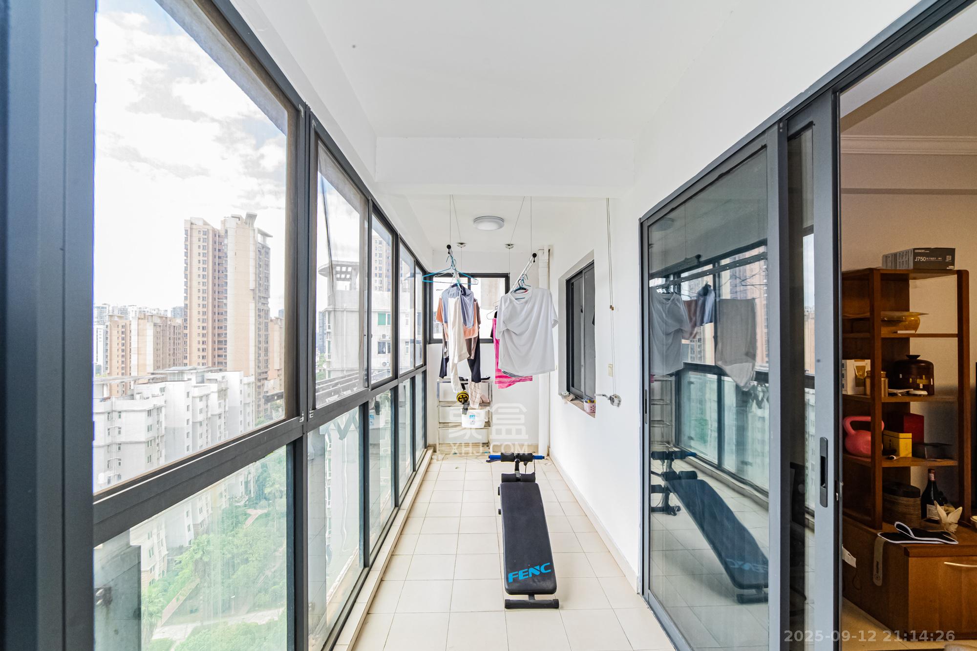 珠江花城二期扶水岸 3室2厅2卫 110.0万 珠江花城二期扶水岸 3室2厅2卫 110.0万阳台