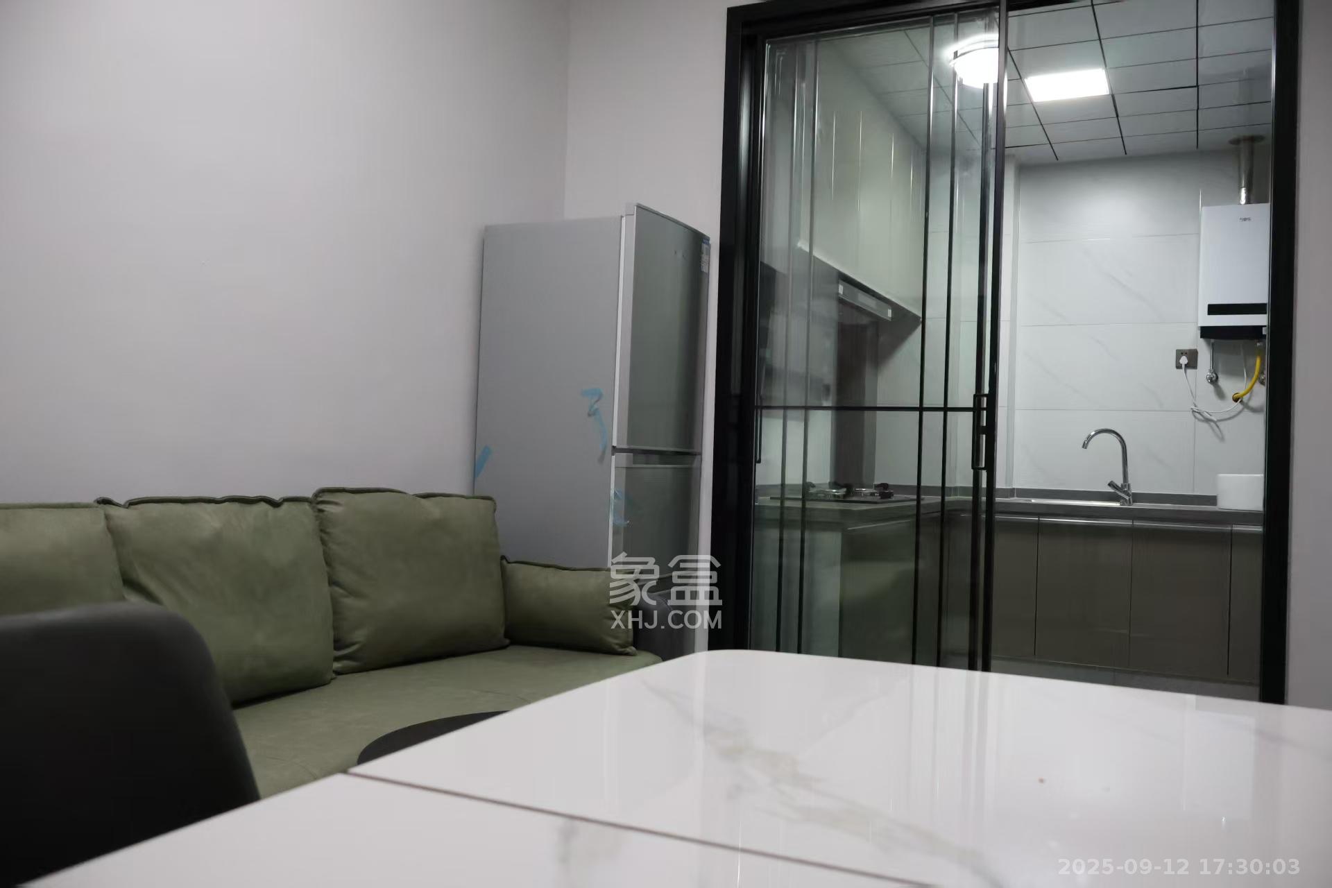 燕珑新寓  1室1厅1卫   1700.00元/月室内图