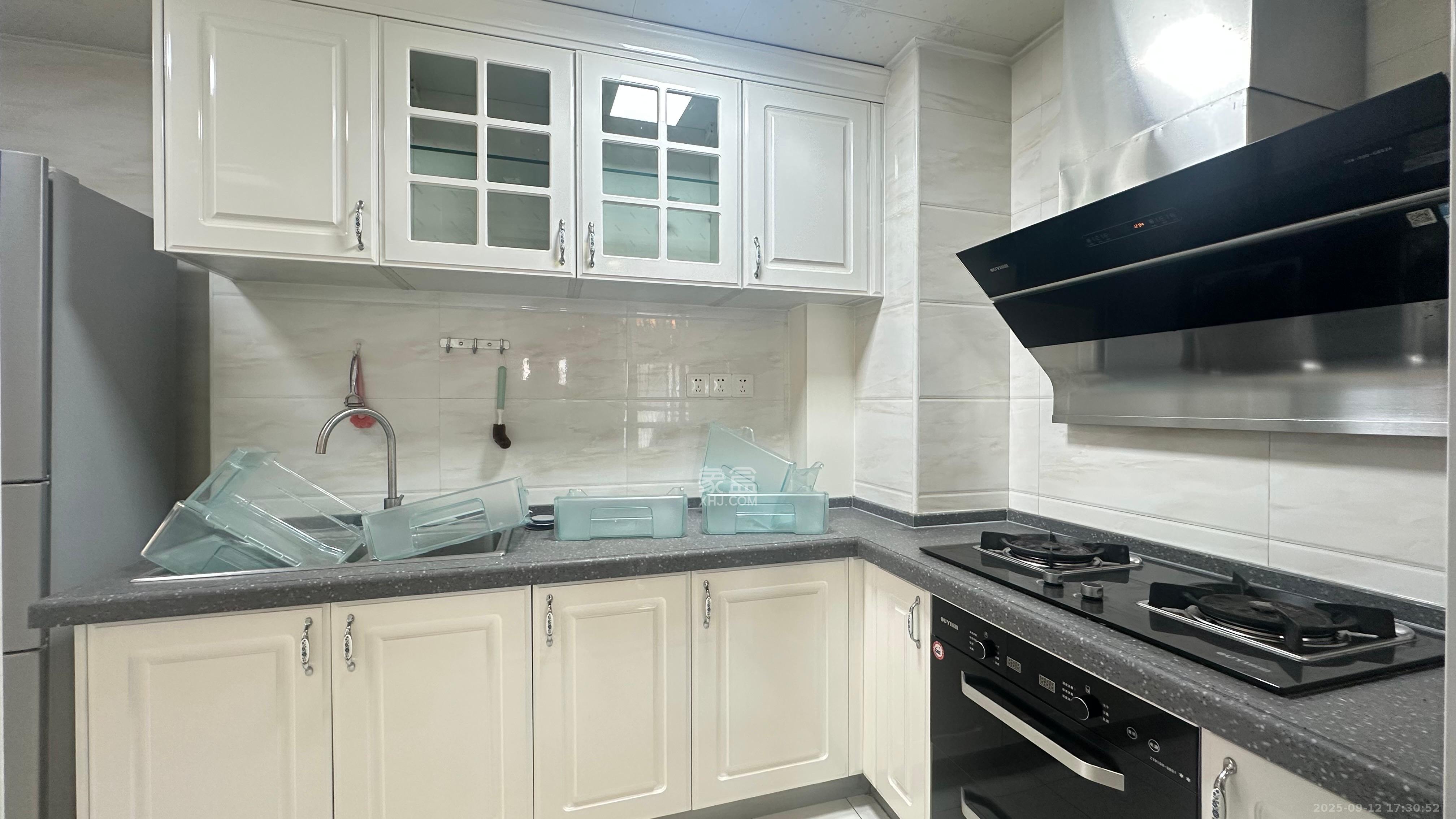 COCO蜜城  3室2厅1卫    2500.0元/月室内图