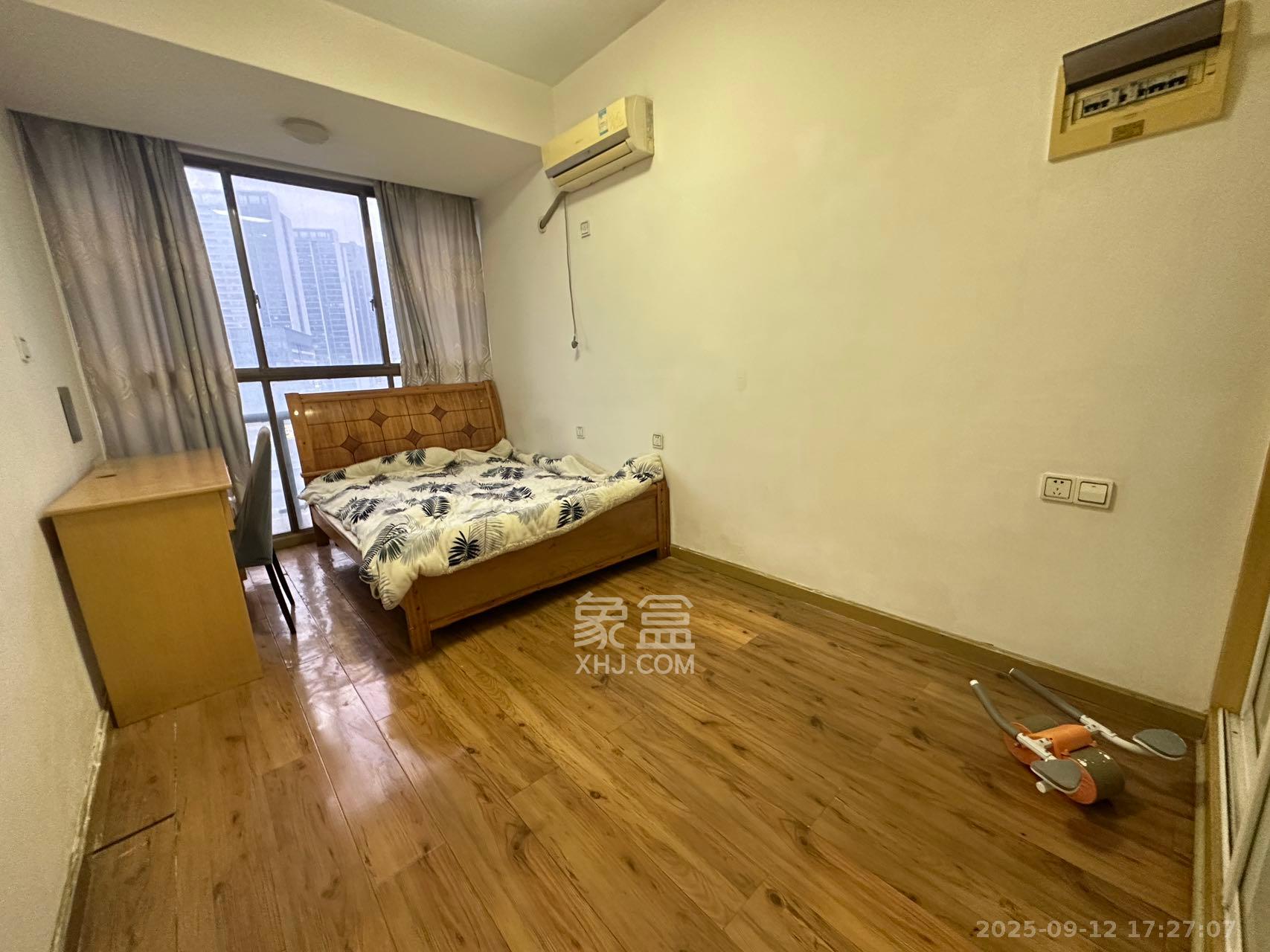 岳泰理想城 1室2厅1卫 2500.0元/月 岳泰理想城 1室2厅1卫 2500.0元/月室内图