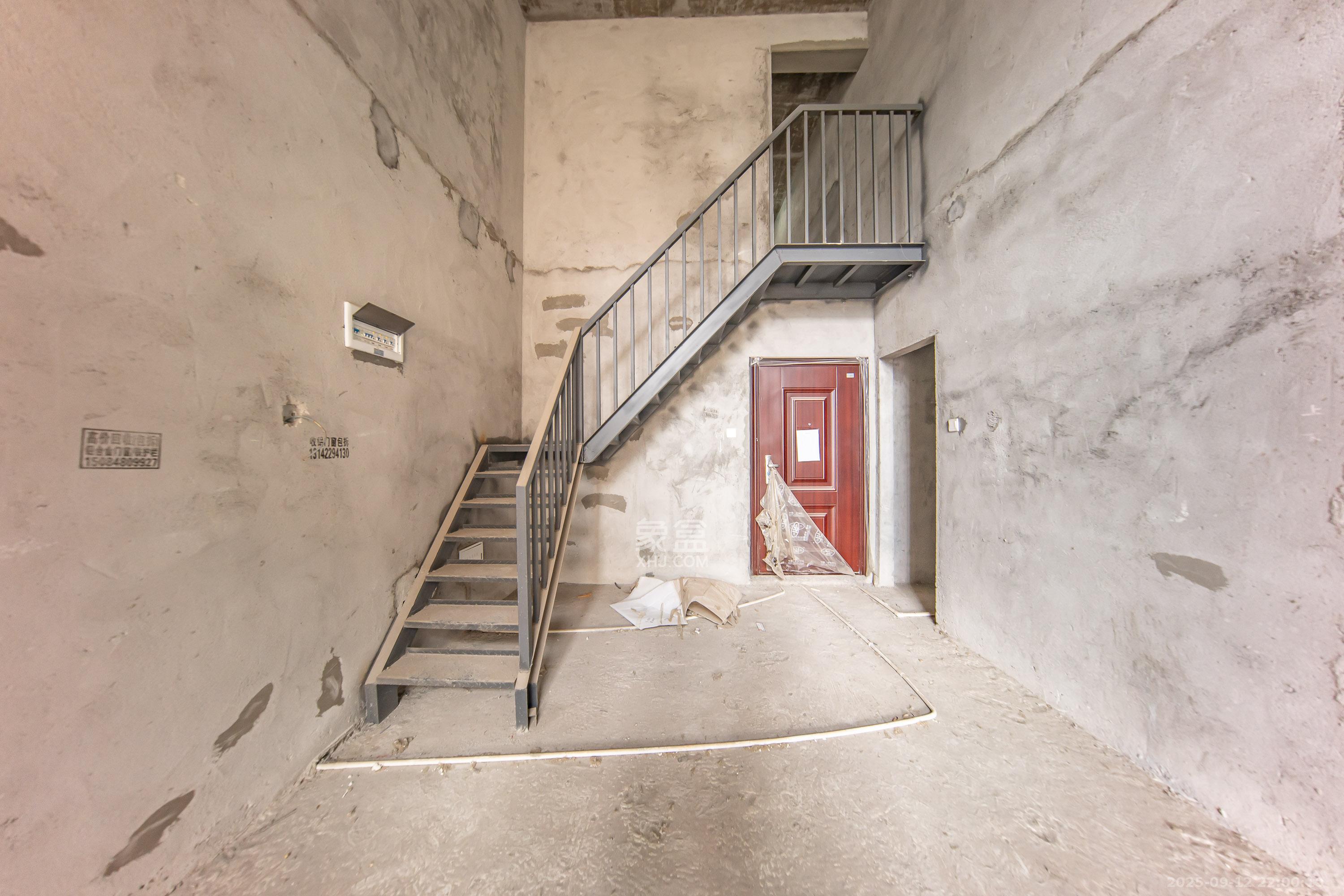 邦盛水岸御园  4室2厅2卫    63.8万客厅