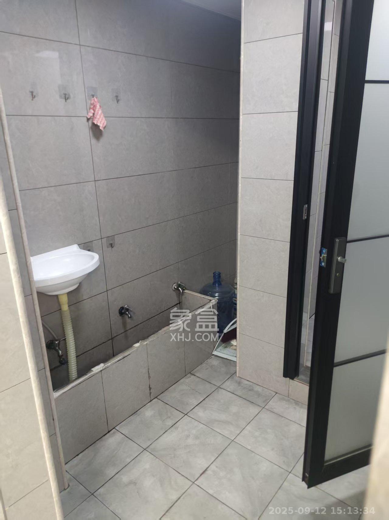 顺安大厦  2室1厅1卫    2200.0元/月室内图