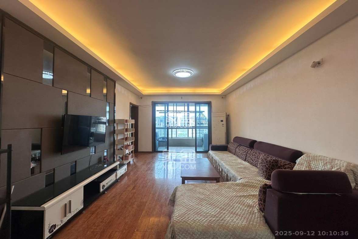 藏珑湖上国际花园 3室2厅2卫 3500.0元/月 藏珑湖上国际花园 3室2厅2卫 3500.0元/月室内图