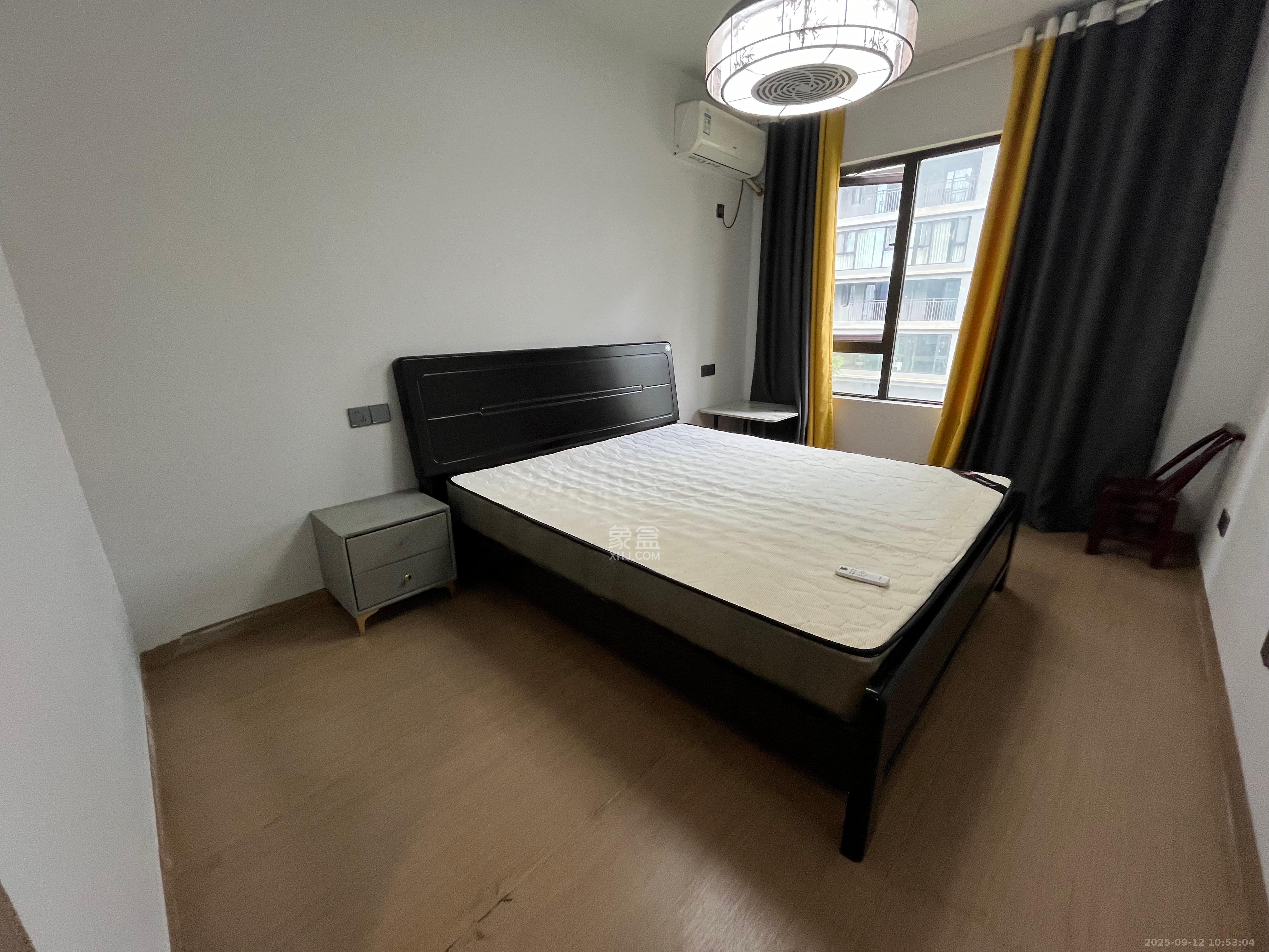 金辉优步花园  4室2厅2卫    1300.0元/月室内图