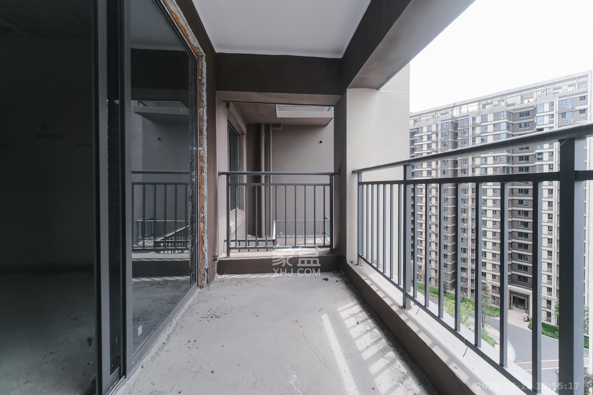 荣盛城  4室2厅2卫    73.0万 荣盛城  4室2厅2卫    73.0万阳台