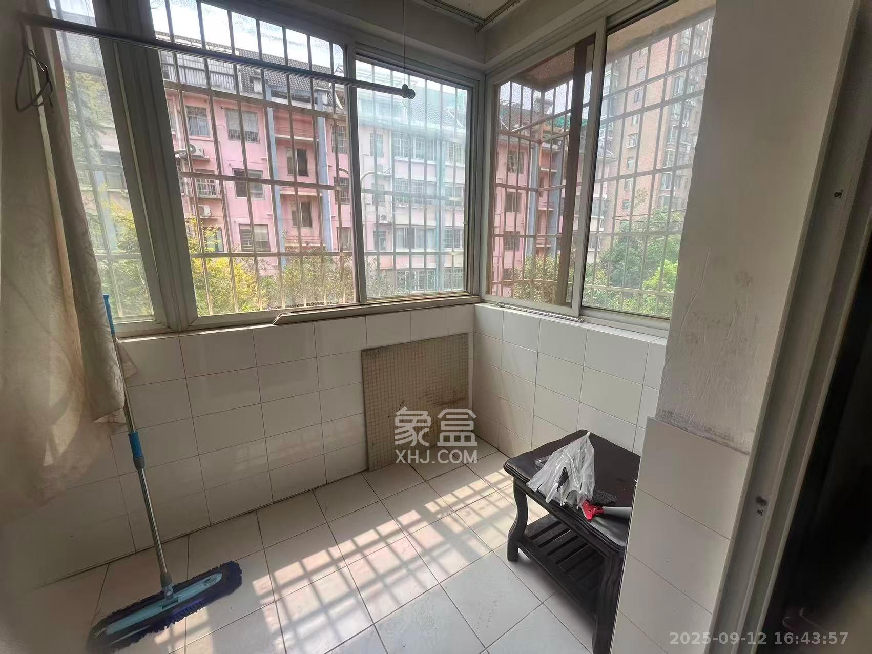 新星小区 3室2厅2卫 1700.0元/月 新星小区 3室2厅2卫 1700.0元/月室内图