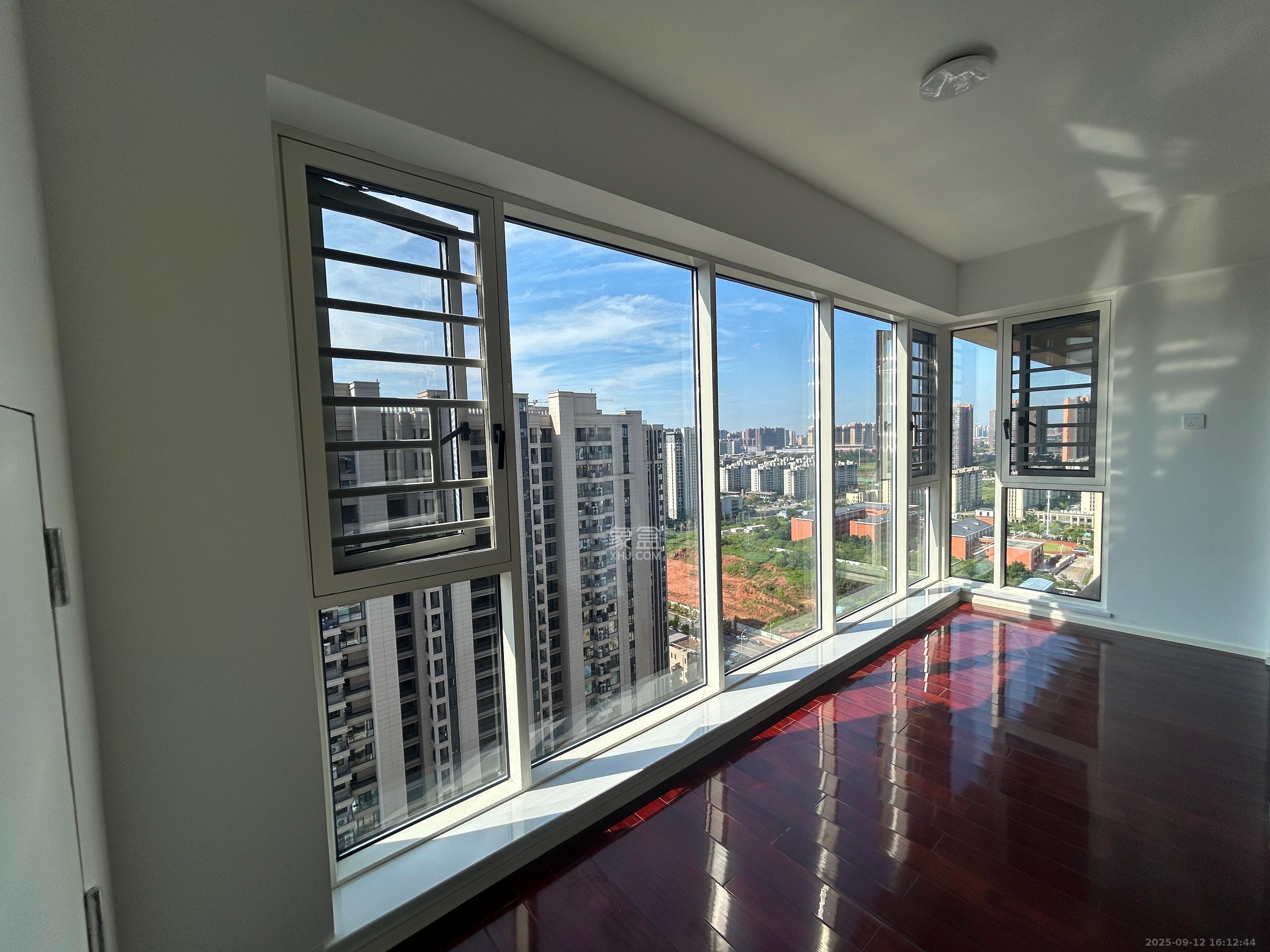 兴进珺府 3室2厅2卫 2480.0元/月 兴进珺府 3室2厅2卫 2480.0元/月室内图