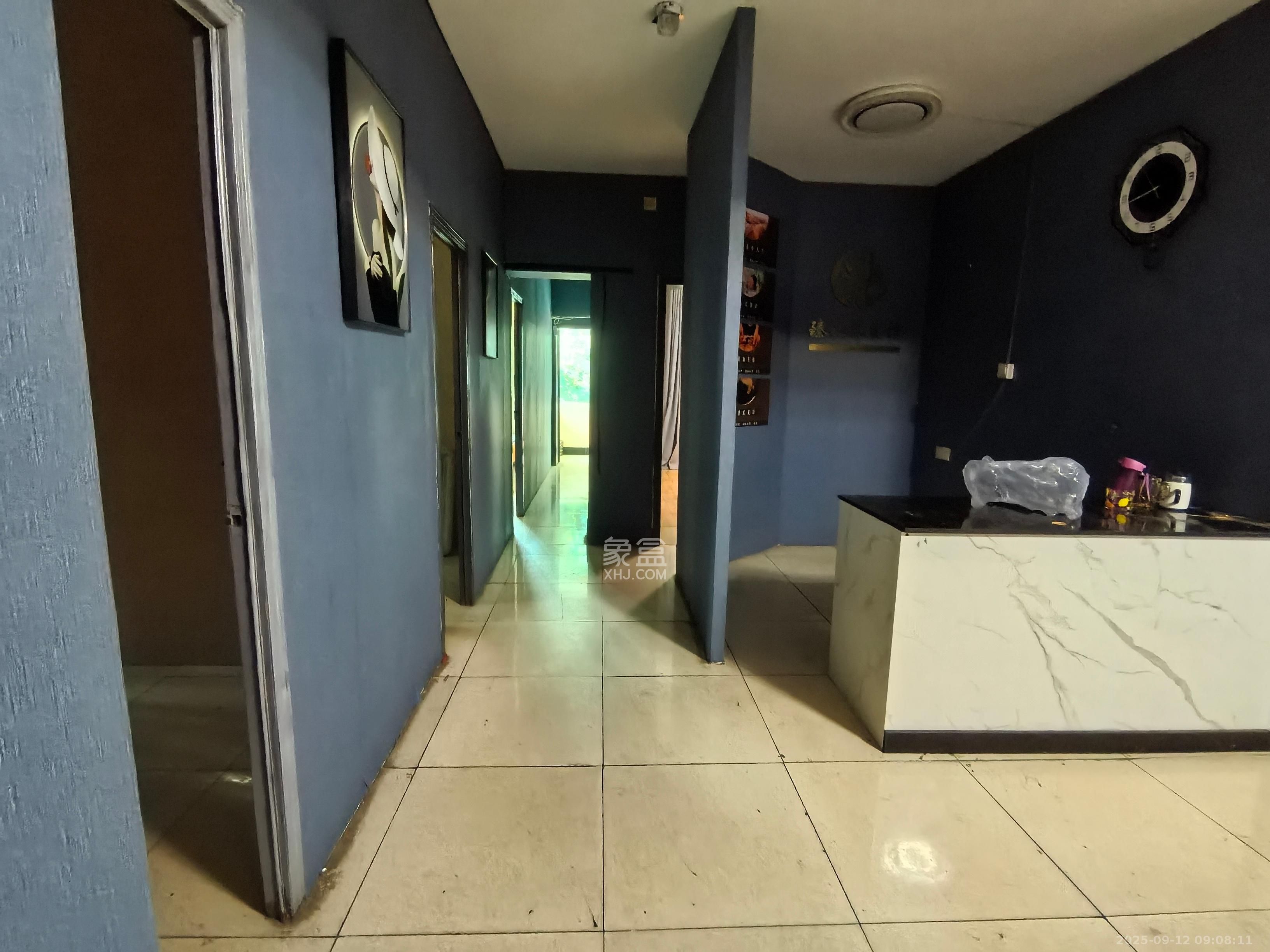 中南汽车世界  3室0厅0卫    1200.0元/月室内图