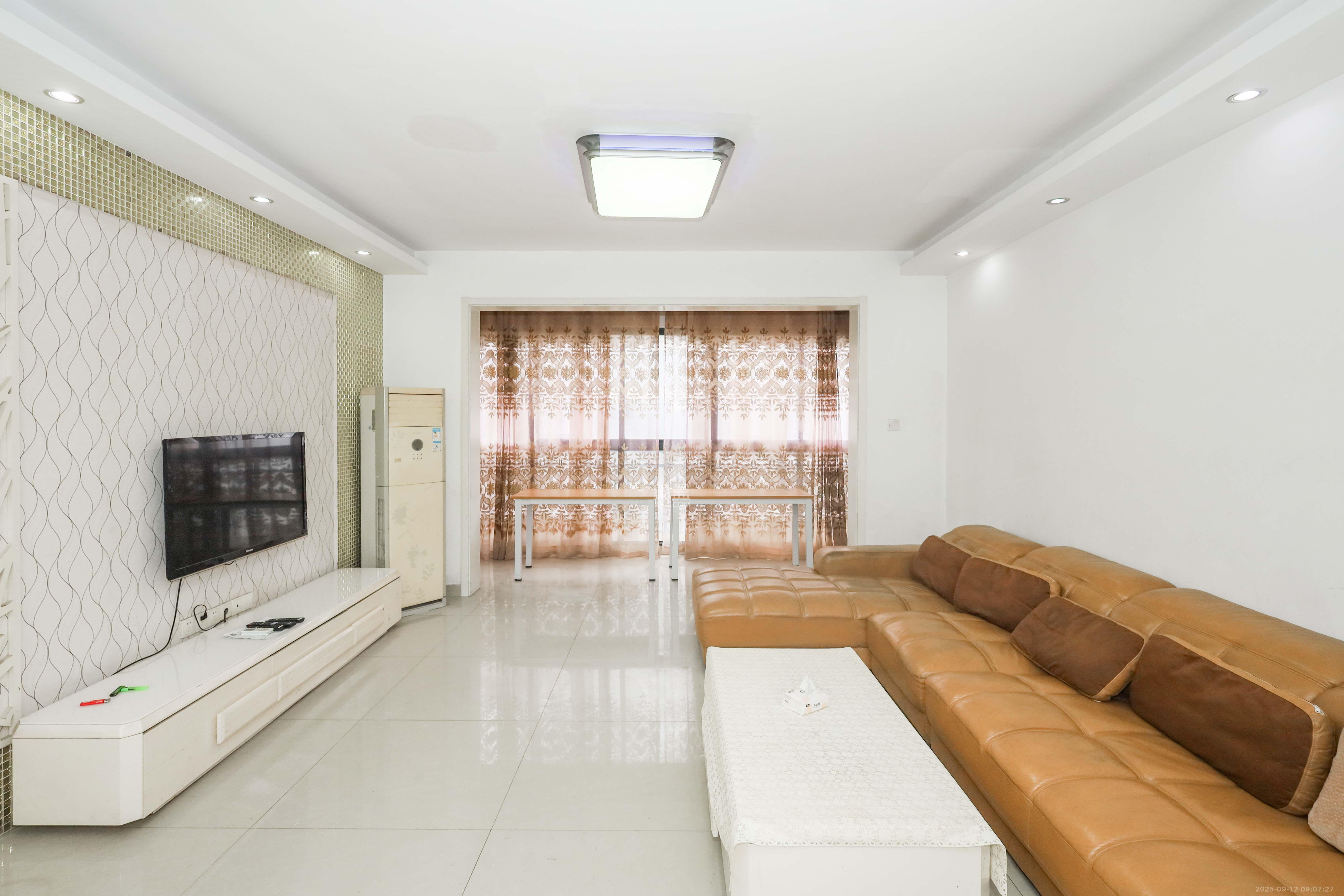 麓谷公馆(涉外国际公馆) 3室2厅2卫 2400.0元/月 麓谷公馆(涉外国际公馆) 3室2厅2卫 2400.0元/月室内图