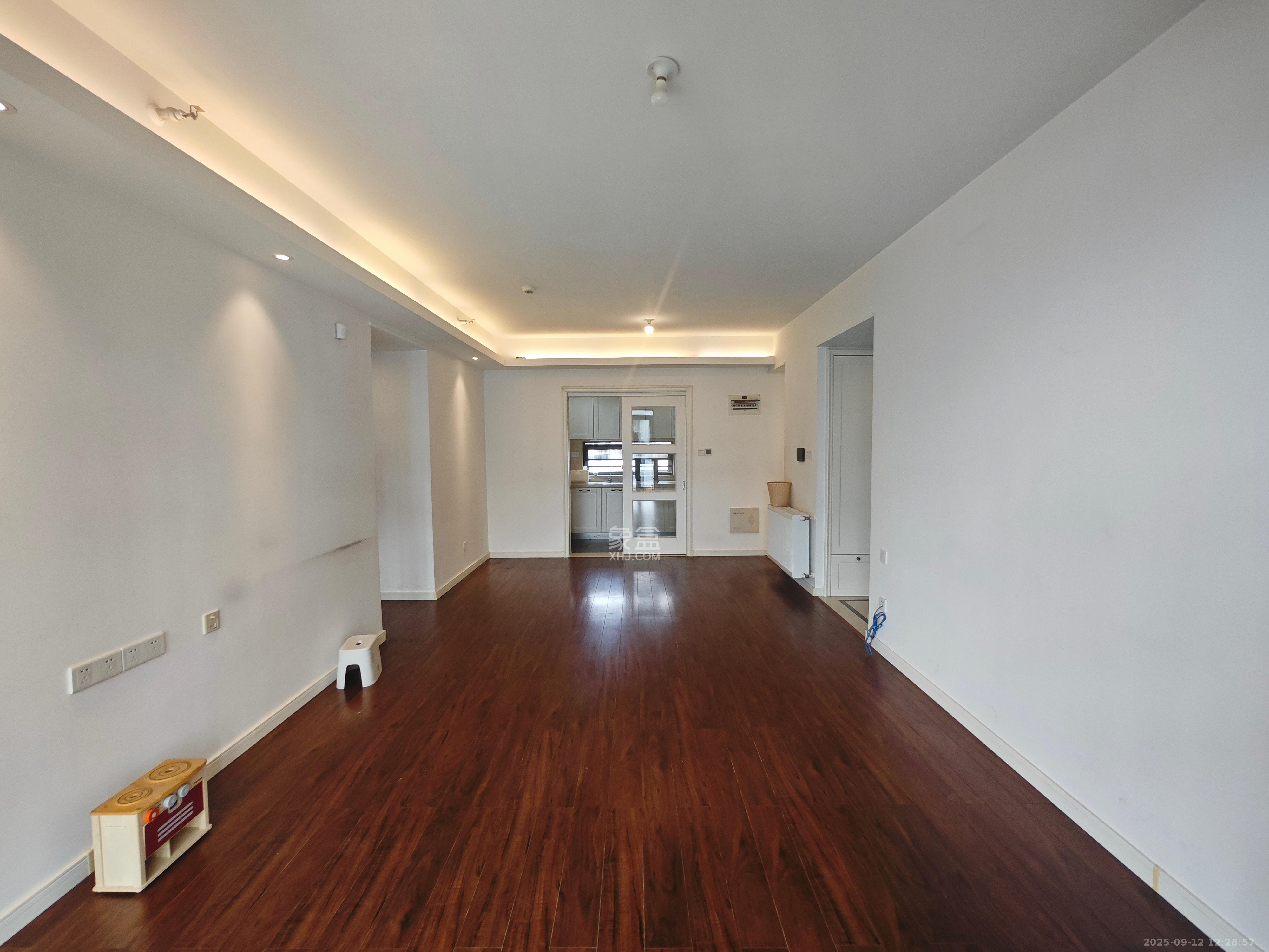 万科里金域国际  4室2厅2卫    5330.0元/月室内图