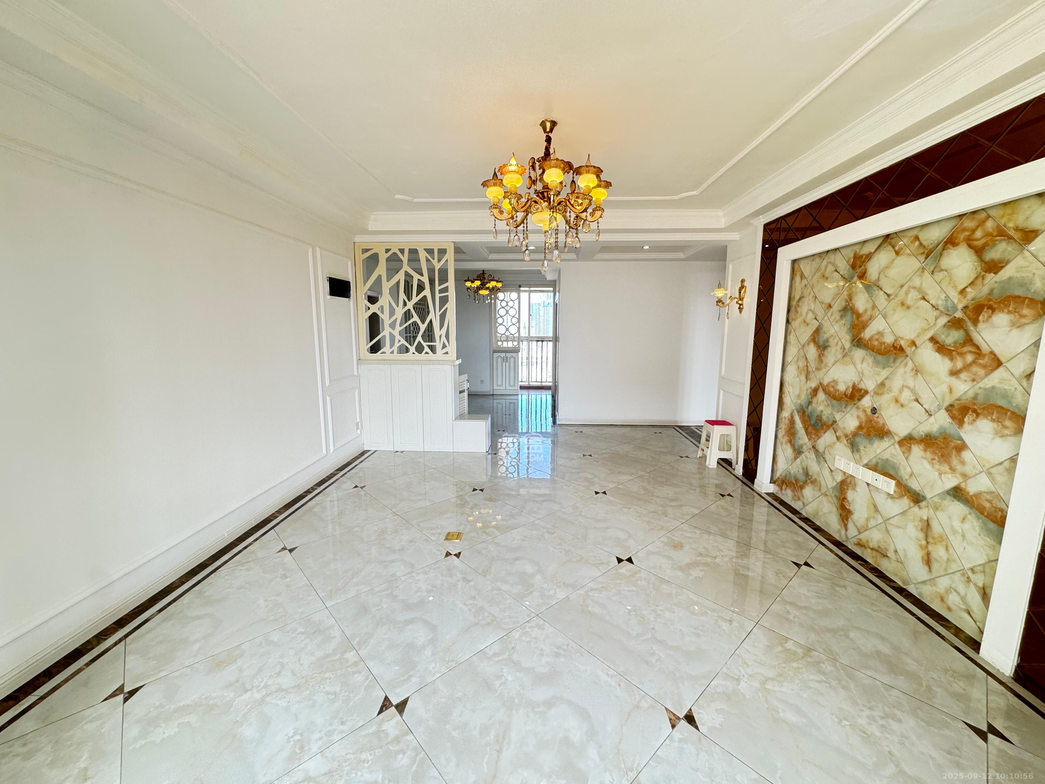 世嘉国际华城  4室2厅1卫    3800.0元/月 世嘉国际华城  4室2厅1卫    3800.0元/月室内图