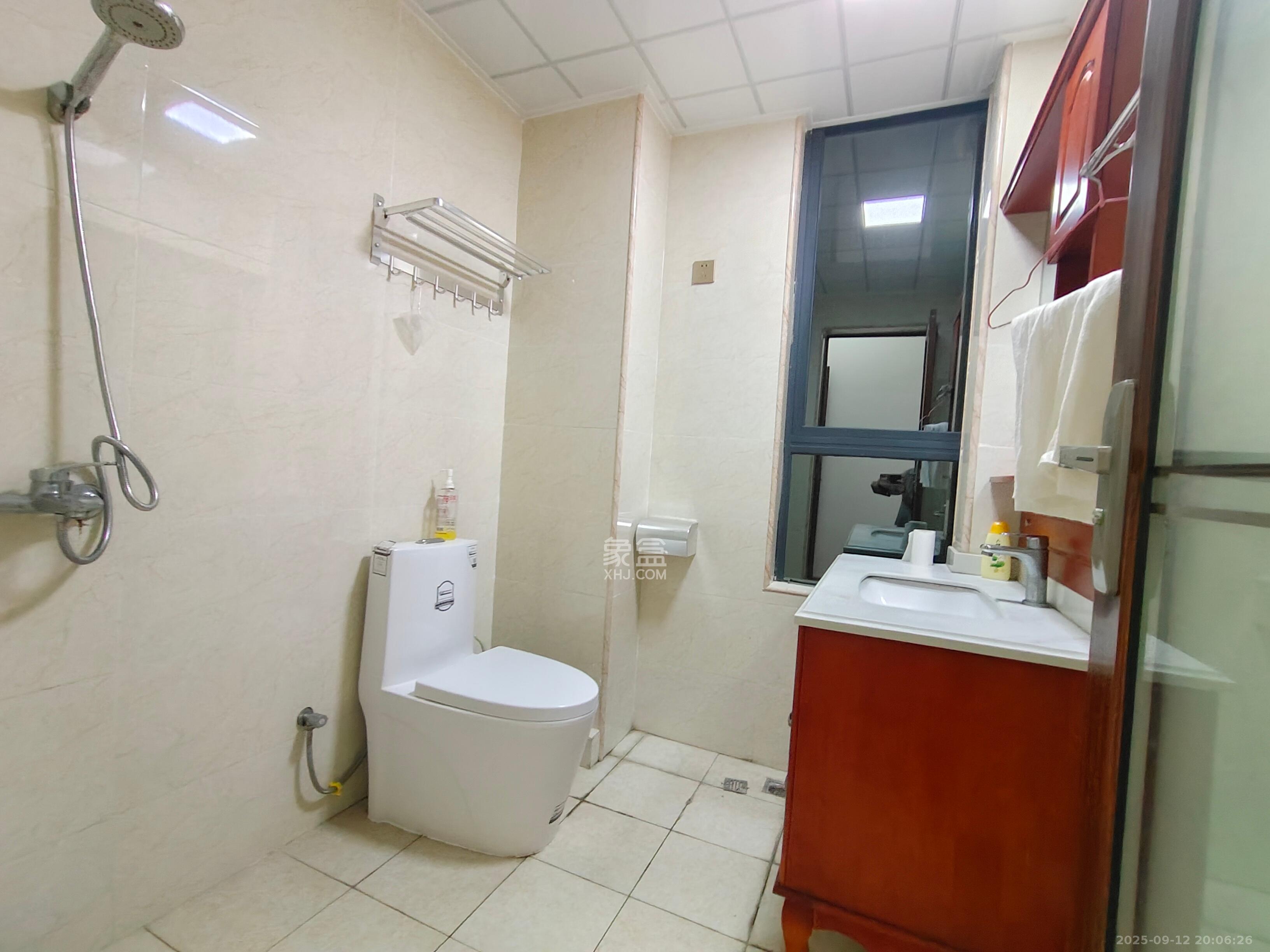 中隆国际御玺 4室2厅3卫 5800.0元/月 中隆国际御玺 4室2厅3卫 5800.0元/月室内图