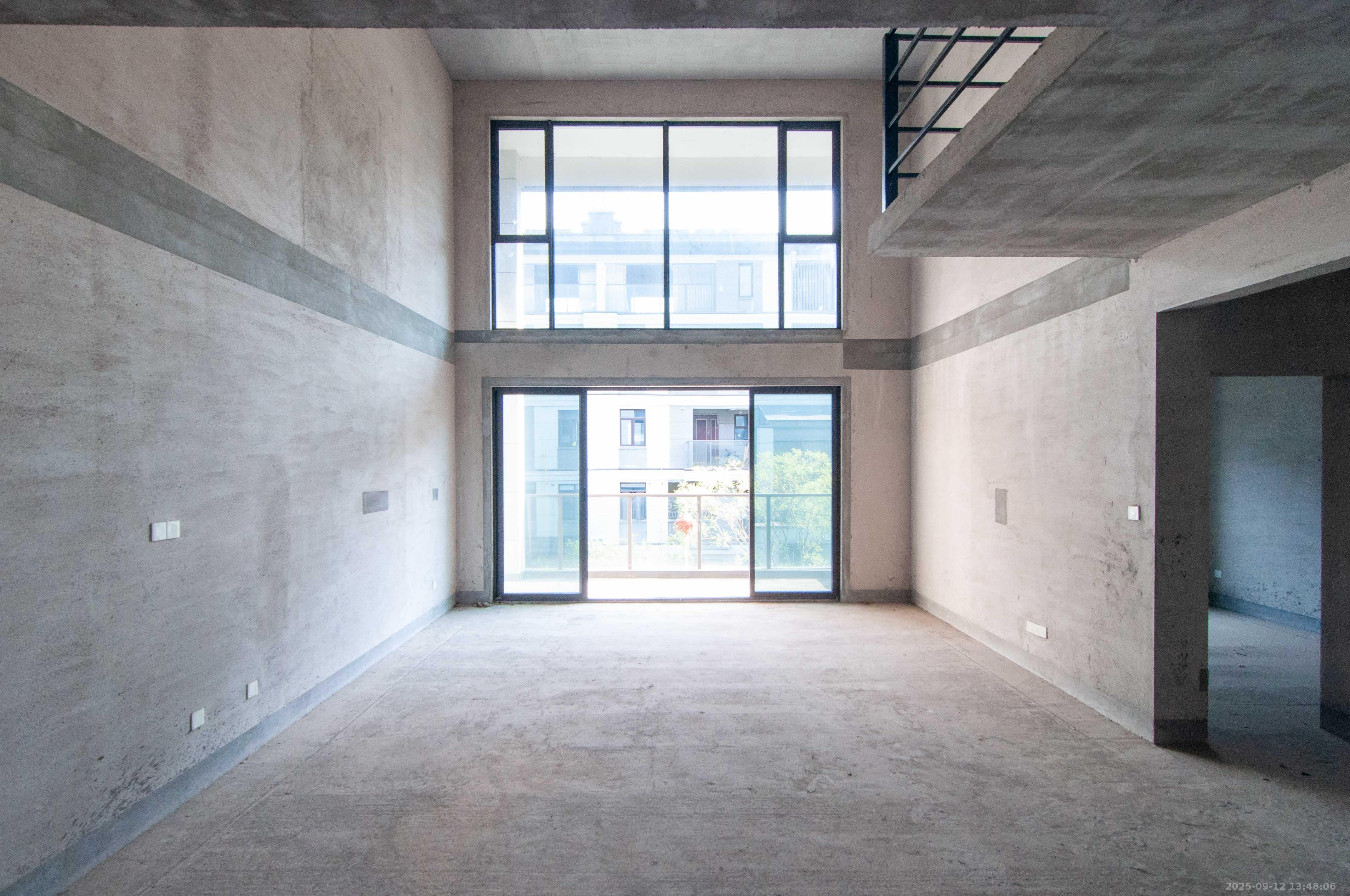 祥源森林之光  5室2厅3卫    300.0万 祥源森林之光  5室2厅3卫    300.0万客厅