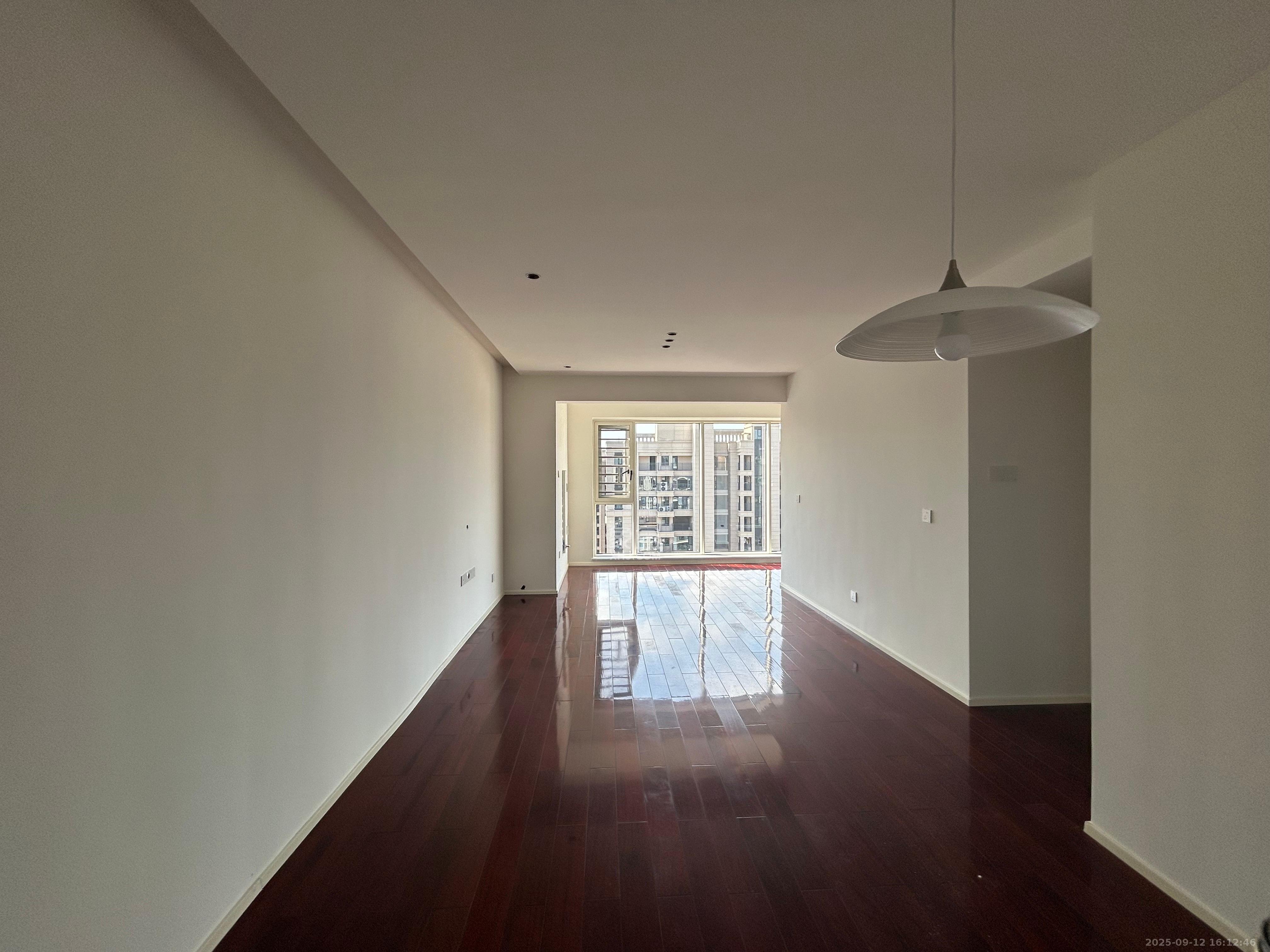 兴进珺府 3室2厅2卫 2480.0元/月 兴进珺府 3室2厅2卫 2480.0元/月室内图