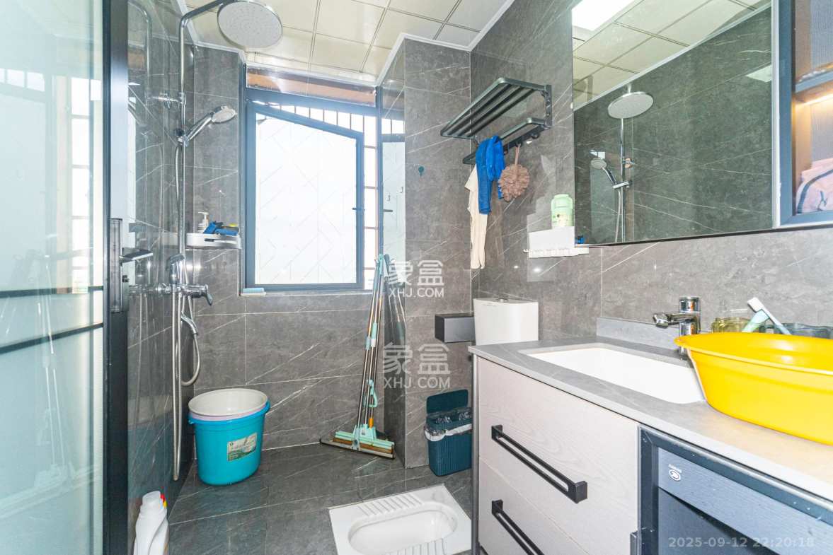 紫华郡  4室2厅2卫    79.8万 紫华郡  4室2厅2卫    79.8万卫生间