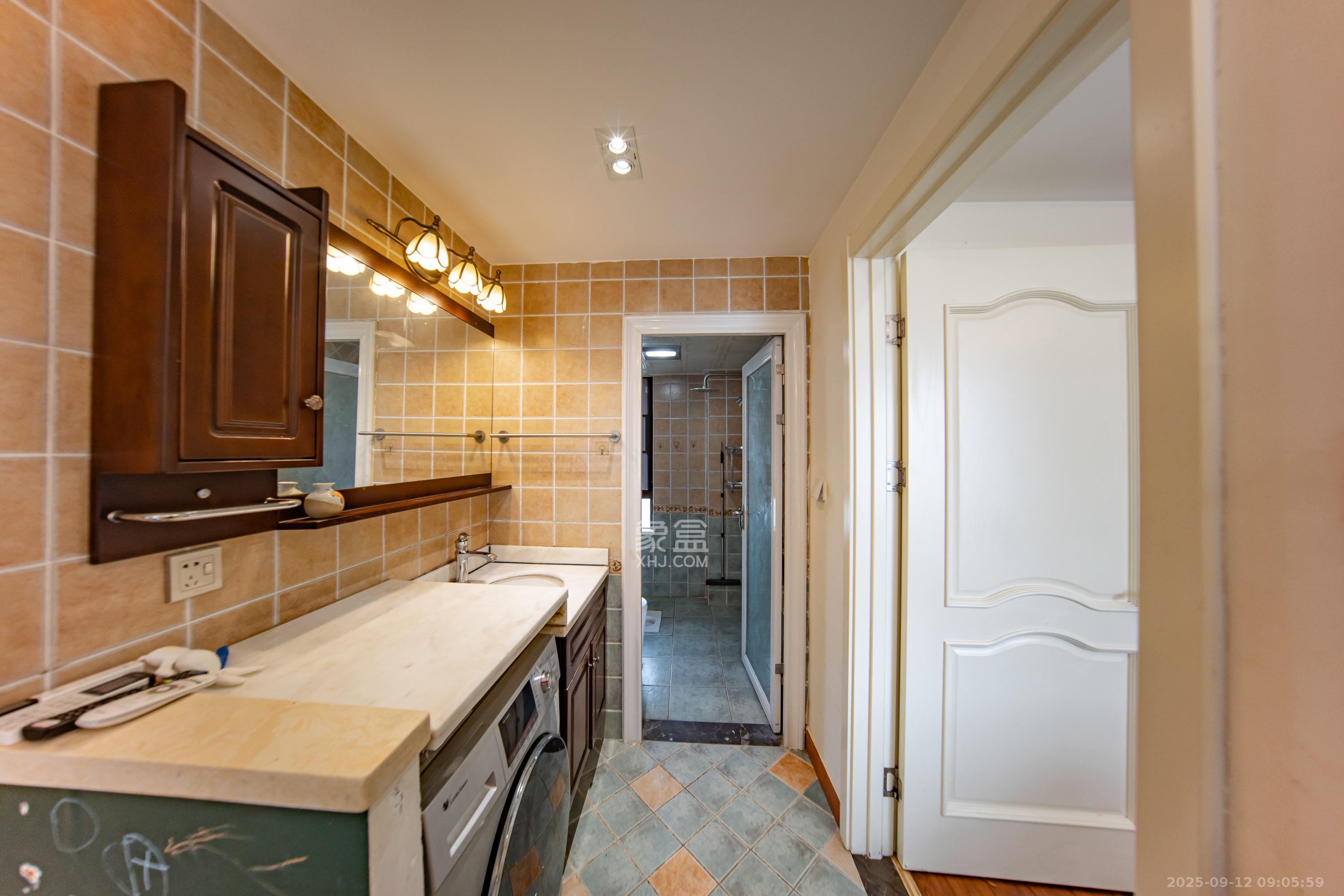 华润橡树湾 3室2厅2卫 95.98万 华润橡树湾 3室2厅2卫 95.98万卫生间