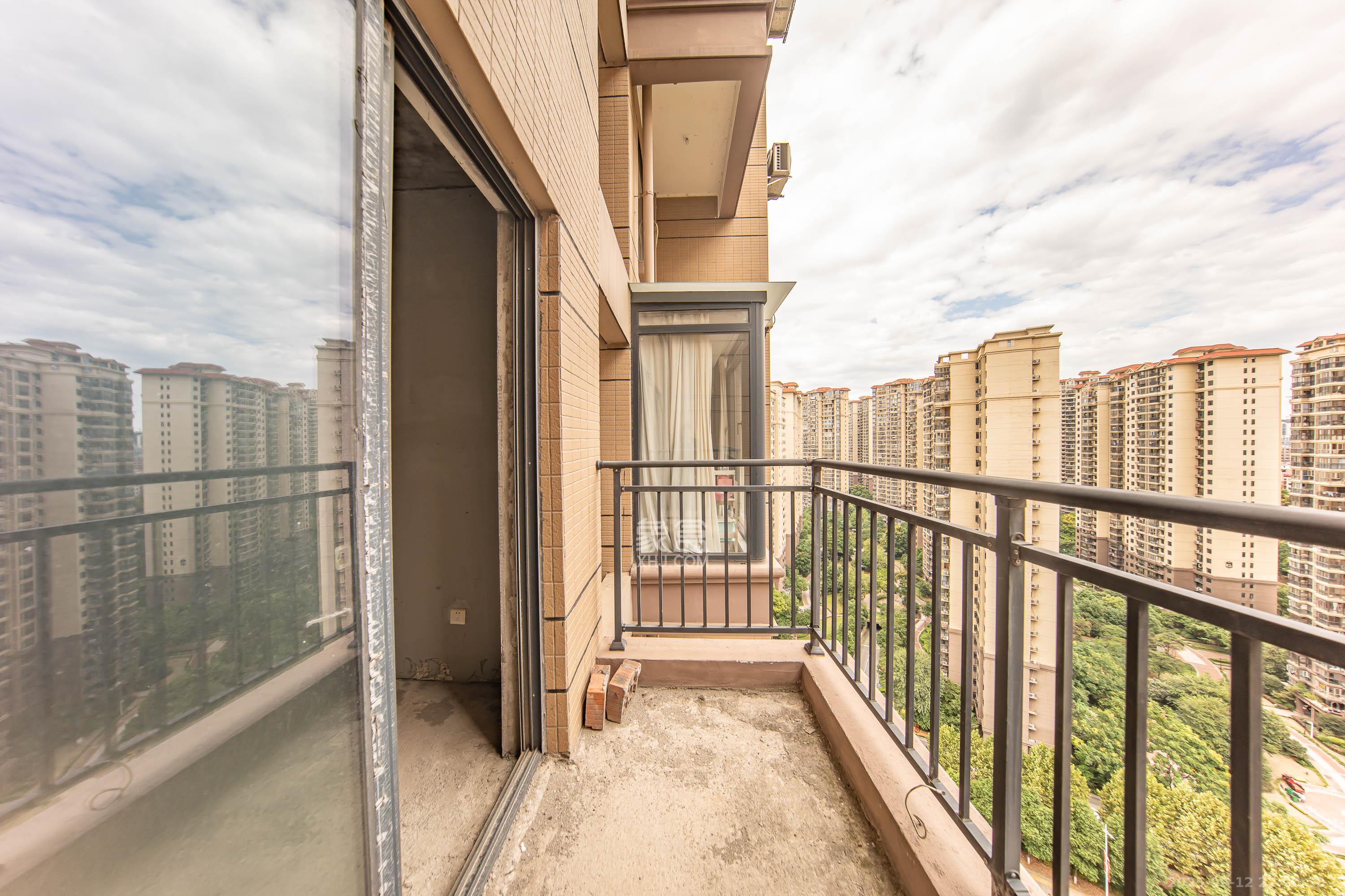 邦盛水岸御园  4室2厅2卫    63.8万阳台