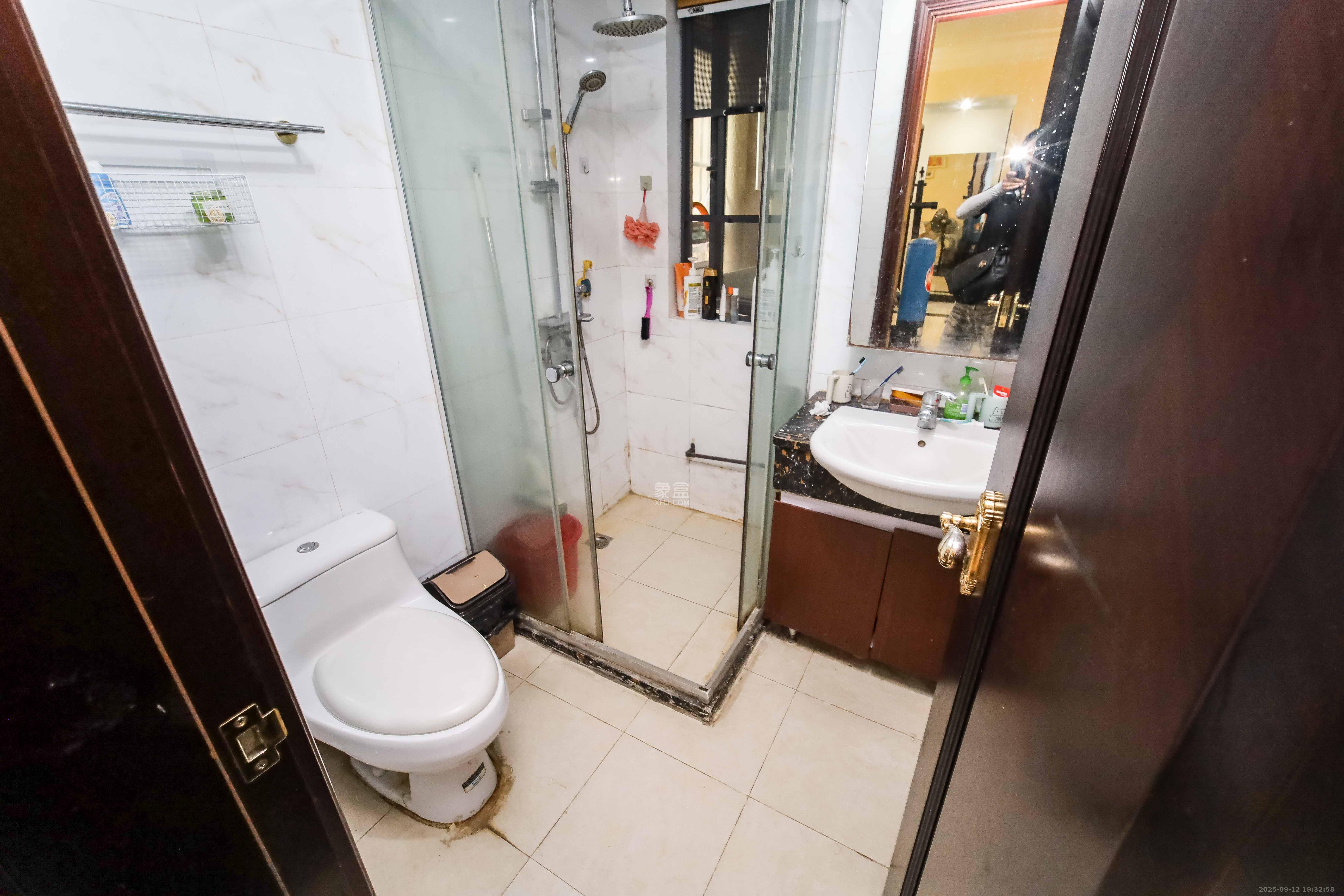 恒大江湾 3室1厅1卫 94.8万 恒大江湾 3室1厅1卫 94.8万卫生间