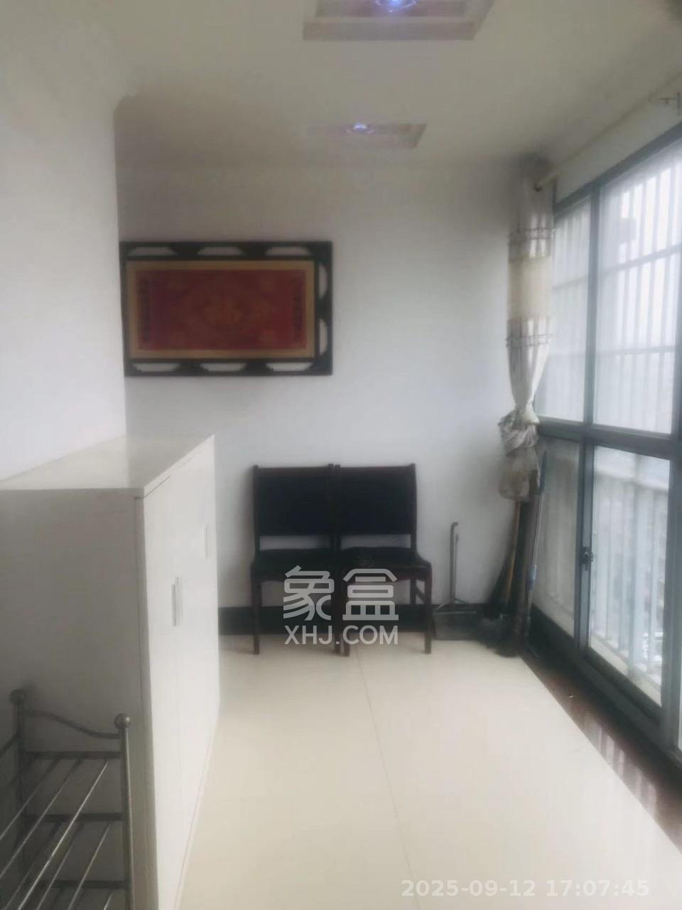 月畔湾 3室2厅2卫 2800.0元/月 月畔湾 3室2厅2卫 2800.0元/月室内图