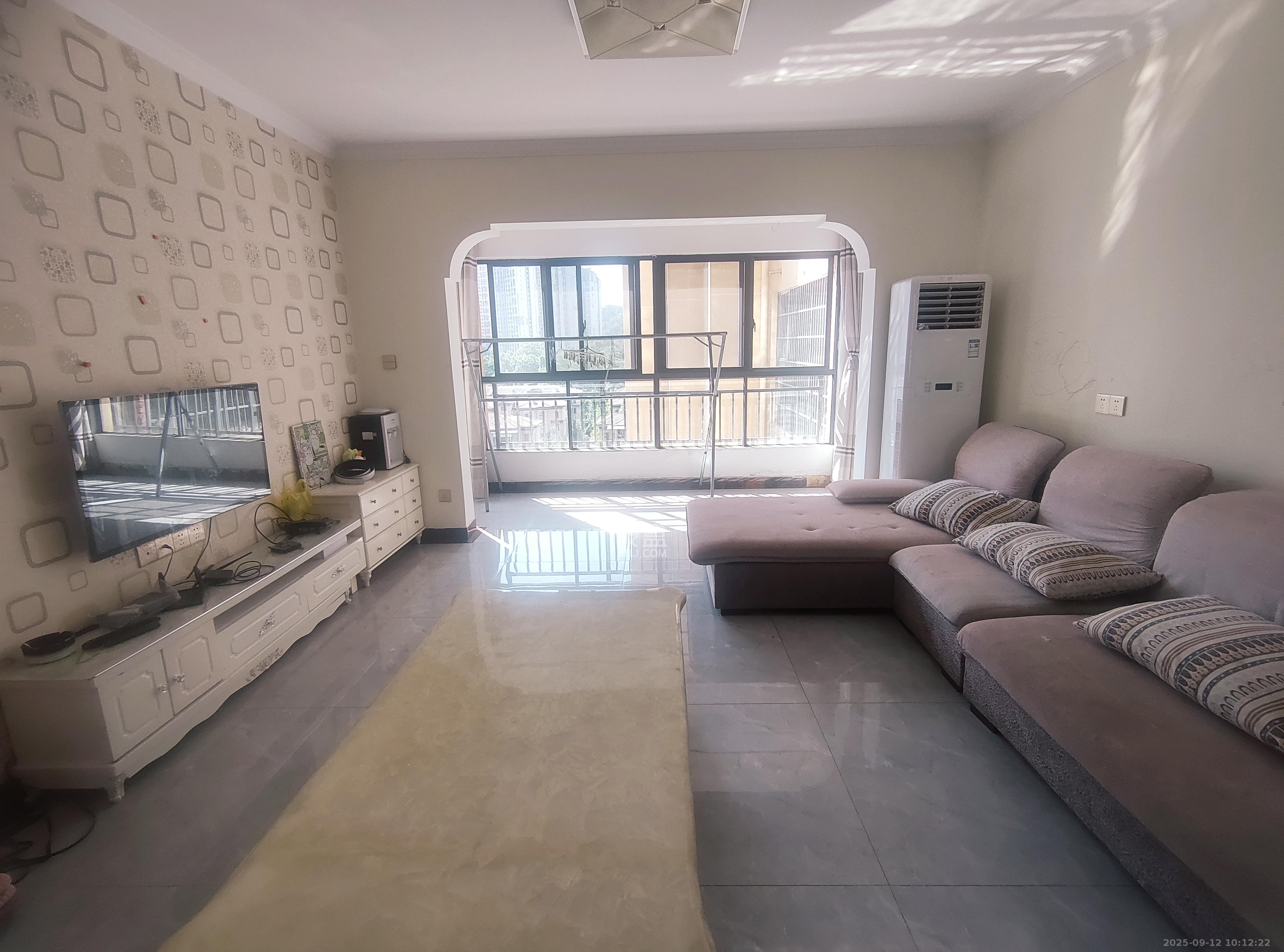 天麓尚层  4室2厅2卫    3000.0元/月室内图