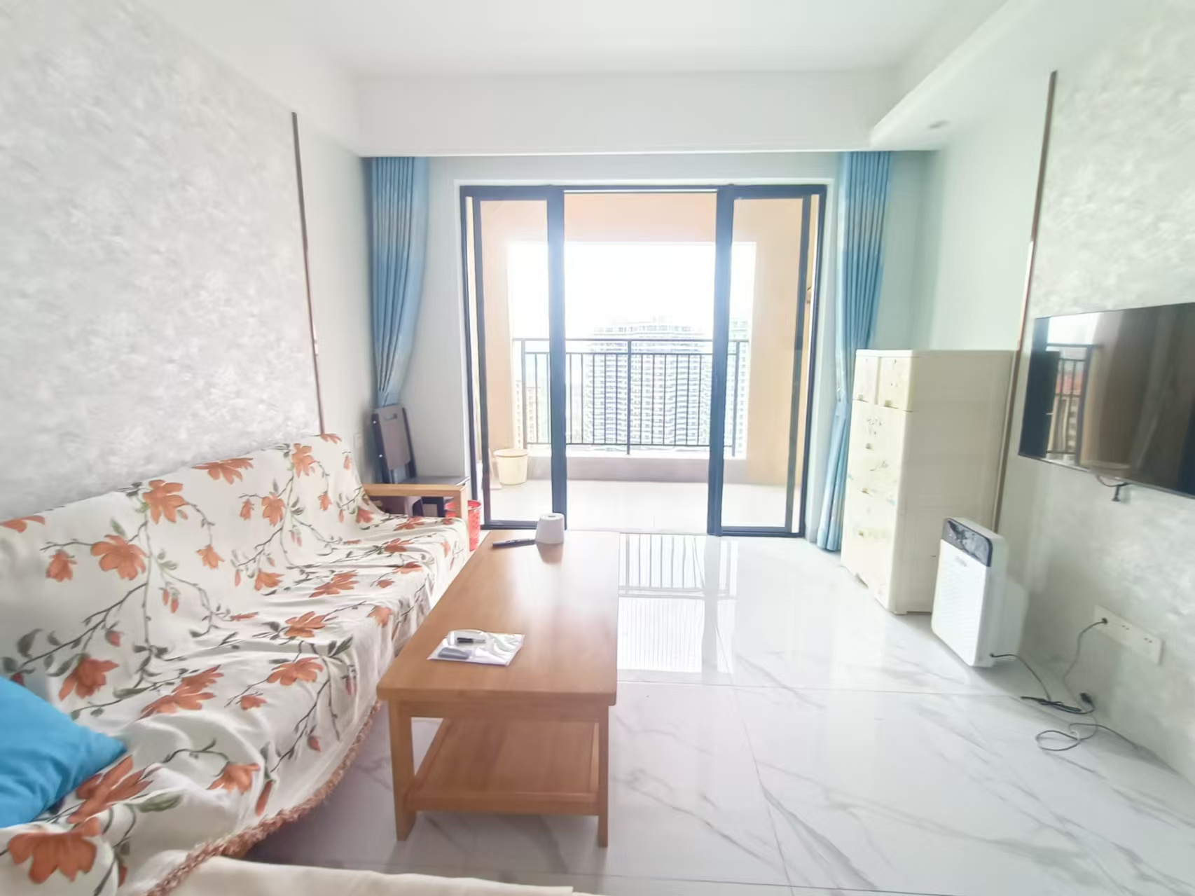 滨江世纪佳城(北区)  2室2厅1卫    2600.0元/月 滨江世纪佳城(北区)  2室2厅1卫    2600.0元/月室内图