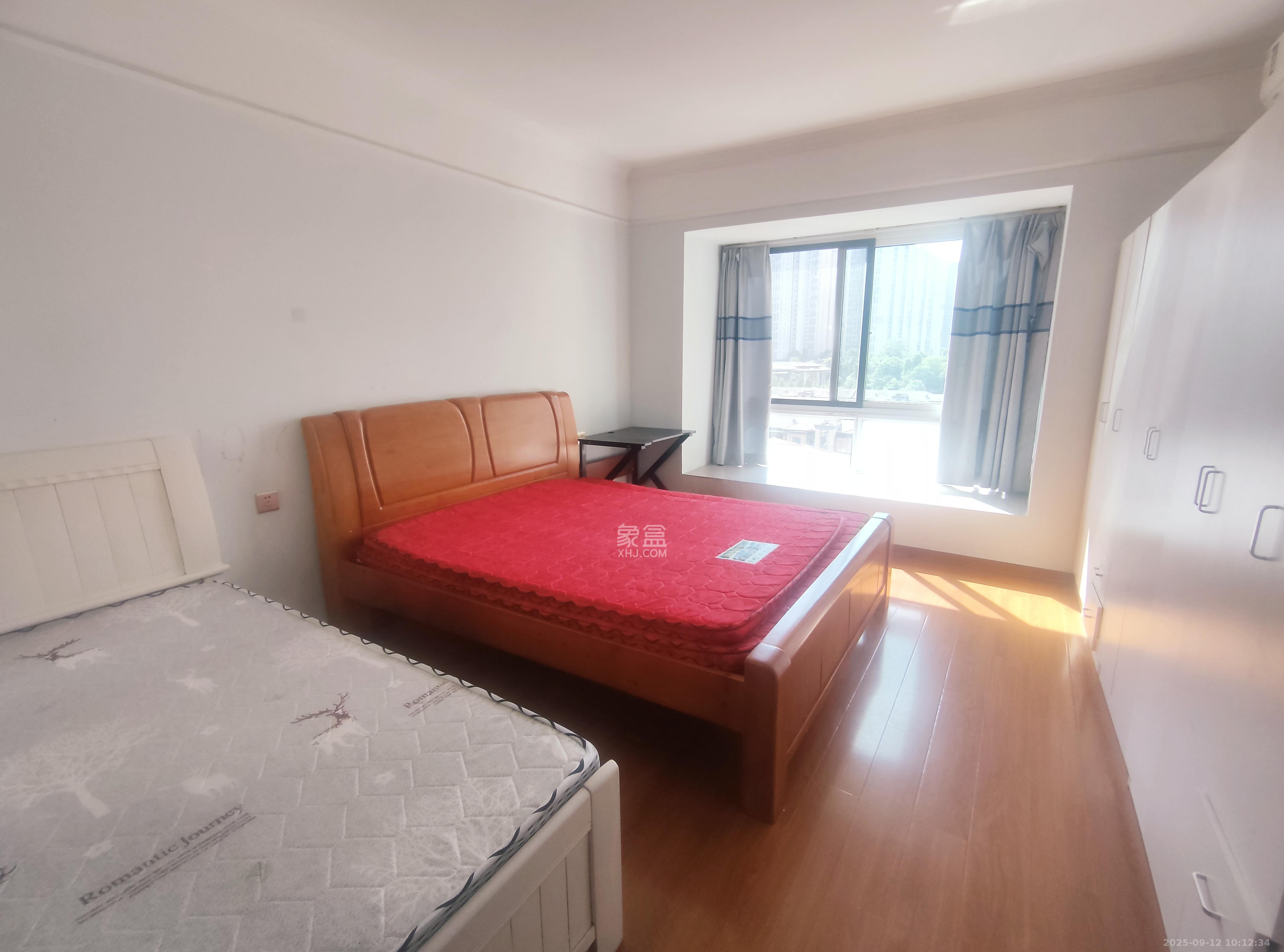 天麓尚层  4室2厅2卫    3000.0元/月室内图