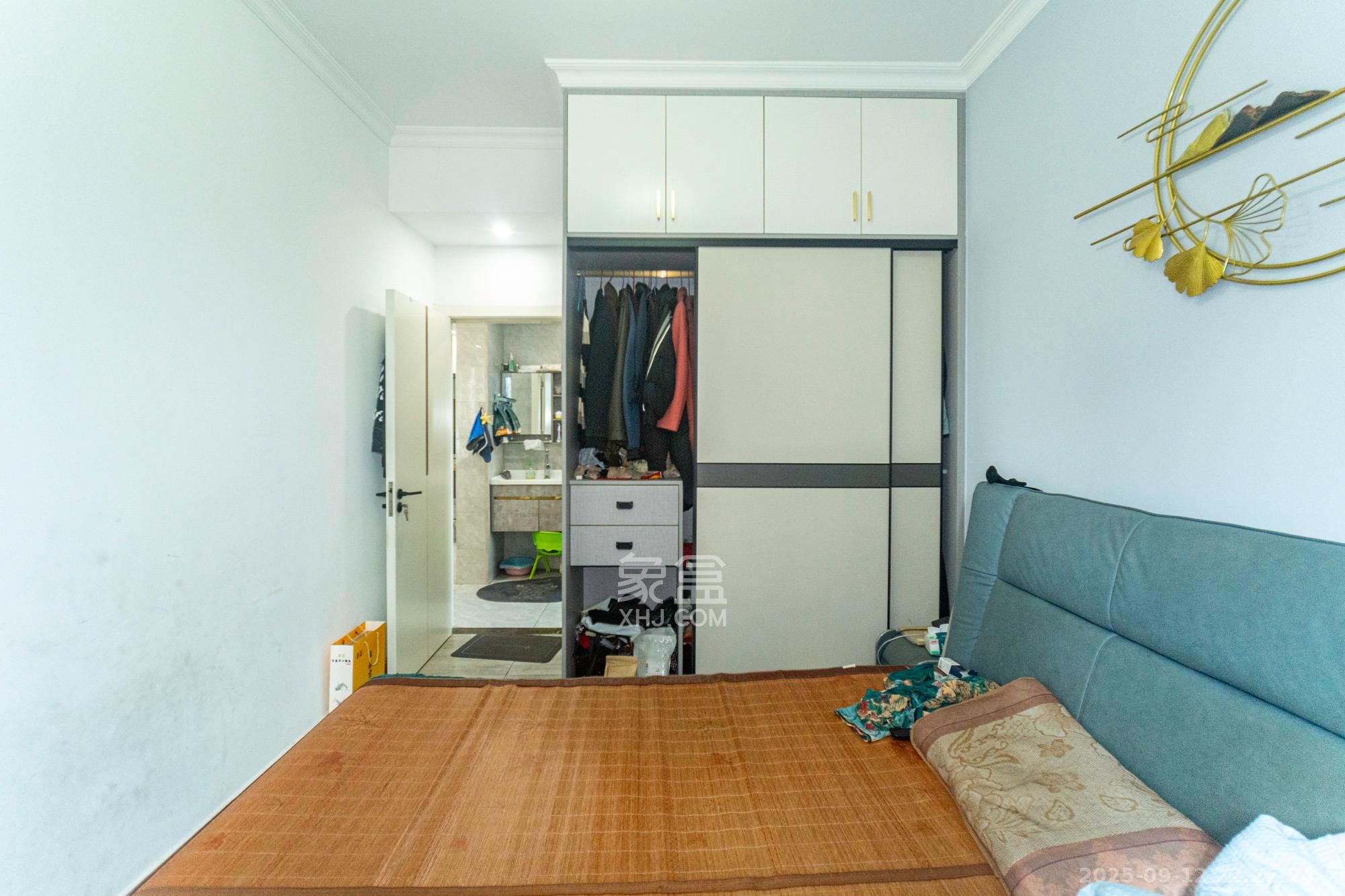 财汇新天地（财汇商务广场）  4室2厅2卫    88.8万卧室