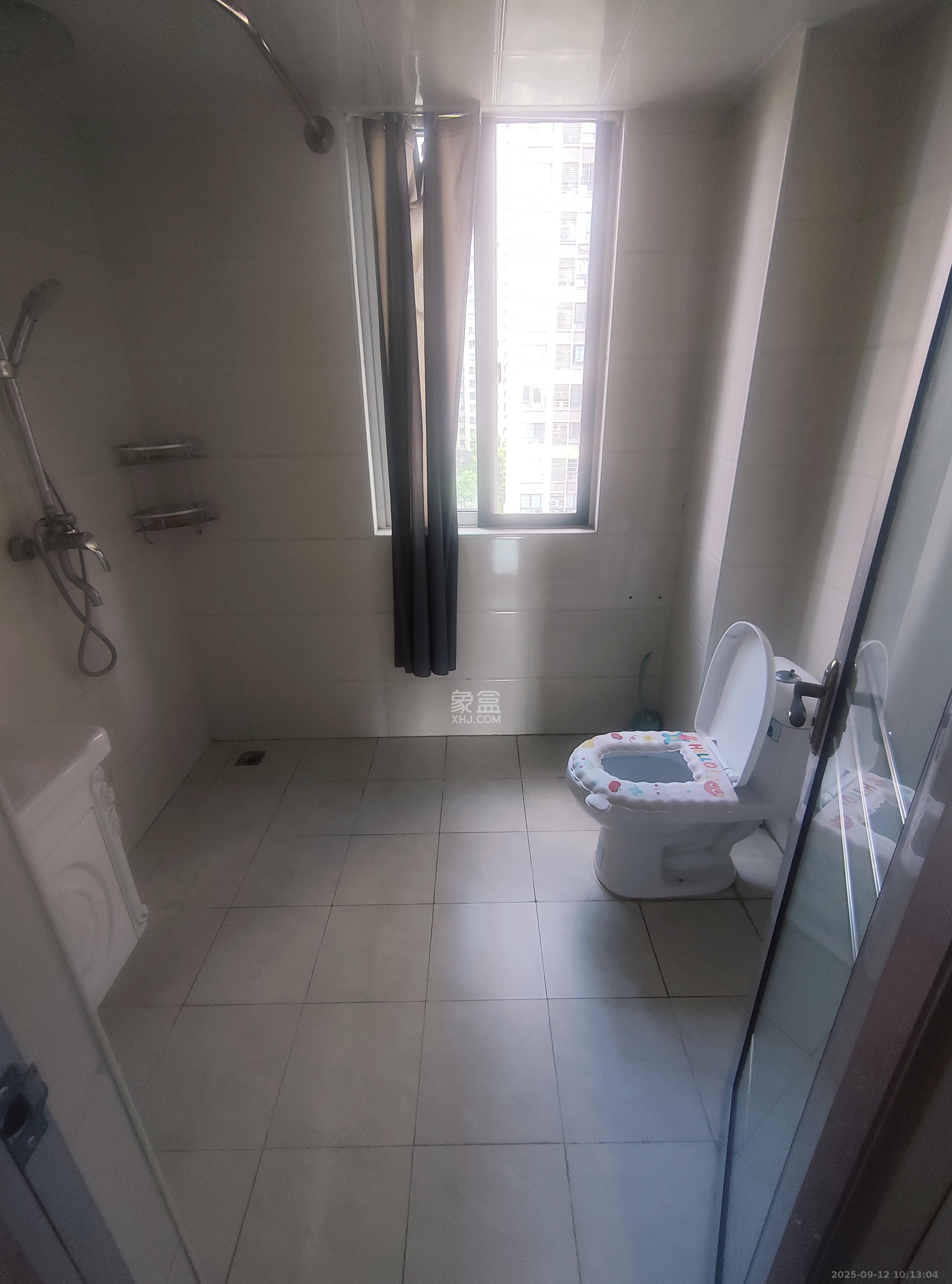 天麓尚层  4室2厅2卫    3000.0元/月室内图