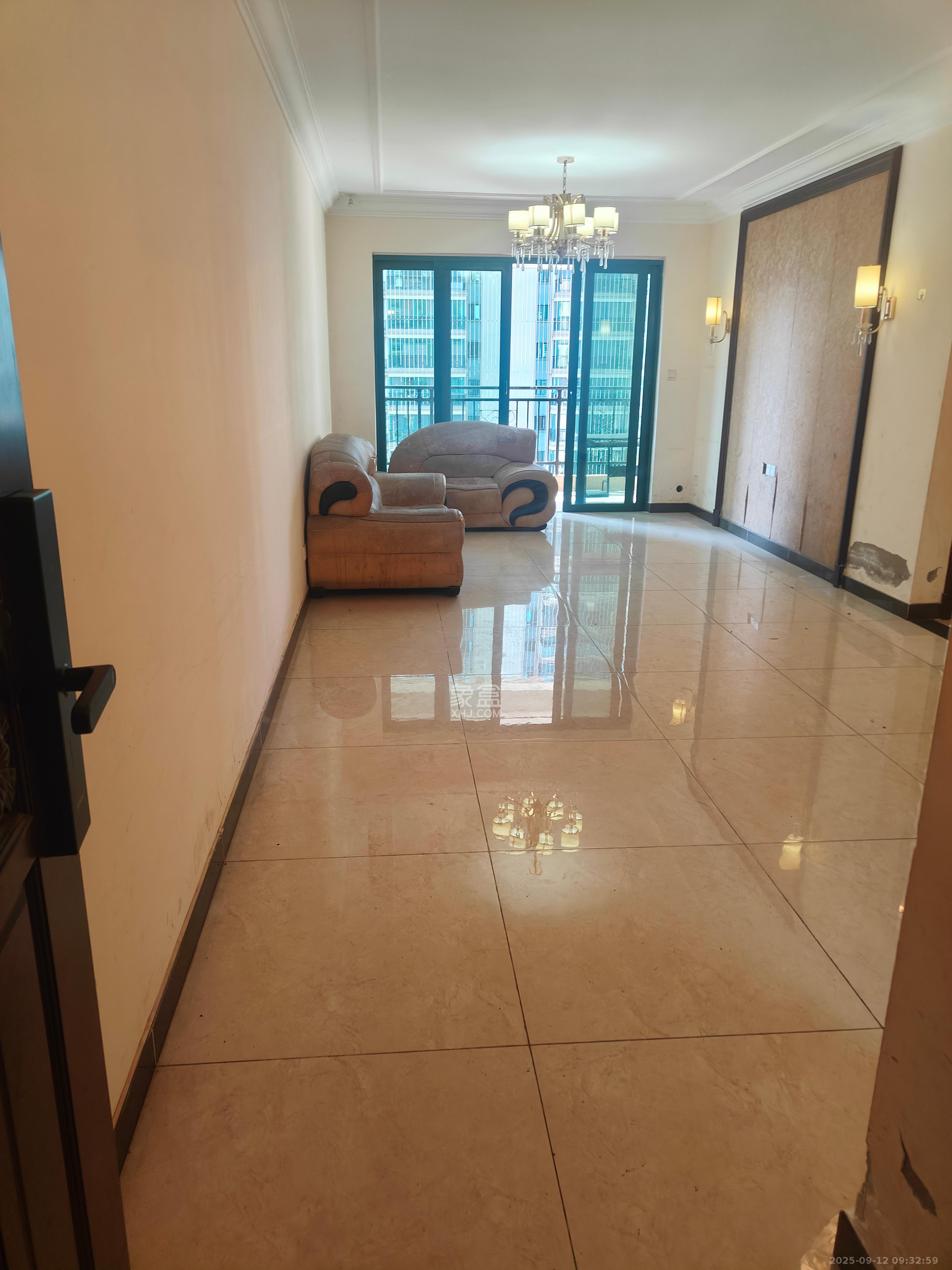 恒大翡翠华庭 2室2厅1卫 2000.0元/月 恒大翡翠华庭 2室2厅1卫 2000.0元/月室内图