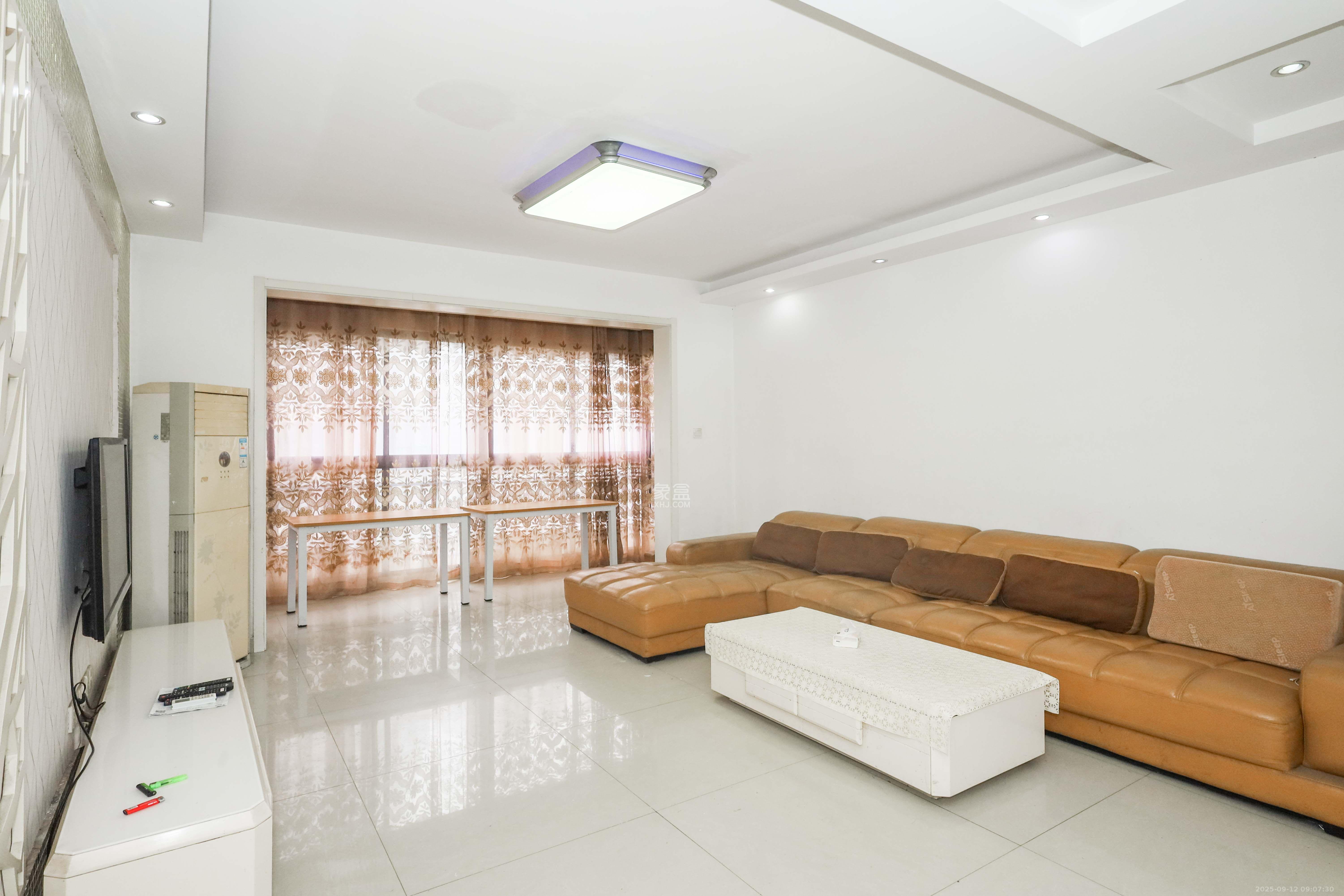 麓谷公馆（涉外国际公馆）  3室2厅2卫    2400.0元/月室内图