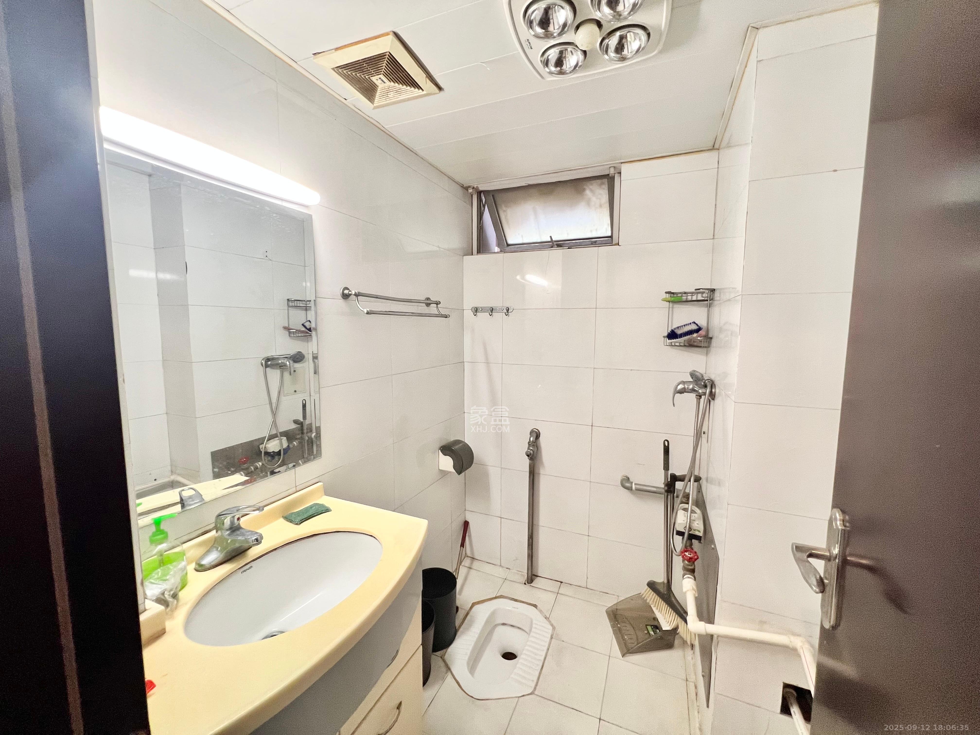 HC新城（建工集团单位房）  3室2厅2卫    2600.0元/月室内图