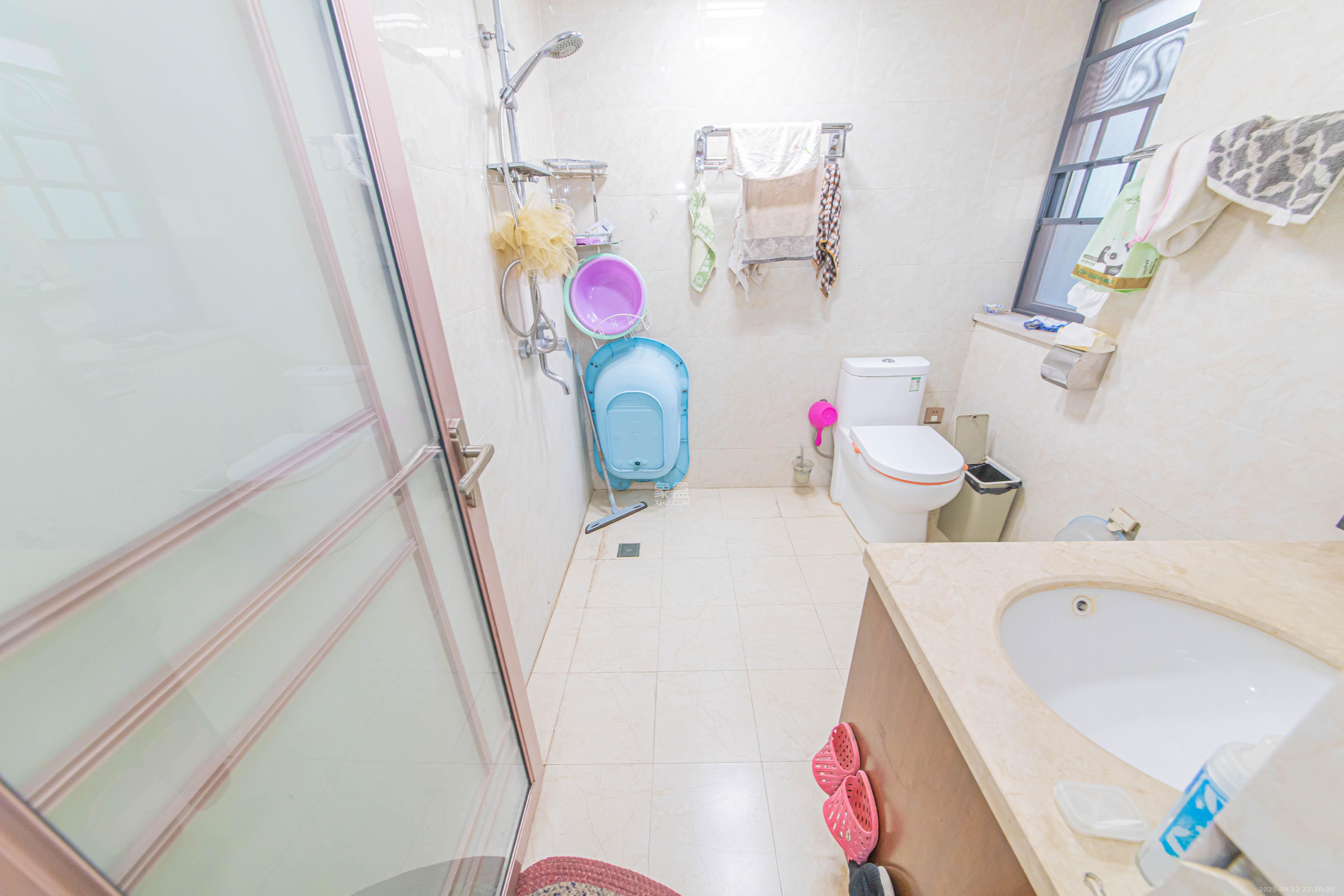 中建芙蓉嘉苑 4室2厅2卫 126.0万 中建芙蓉嘉苑 4室2厅2卫 126.0万卫生间