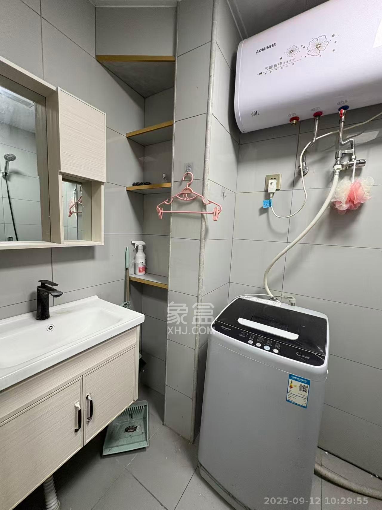 君合新城玺樾  1室1厅1卫    1100.0元/月 君合新城玺樾  1室1厅1卫    1100.0元/月室内图