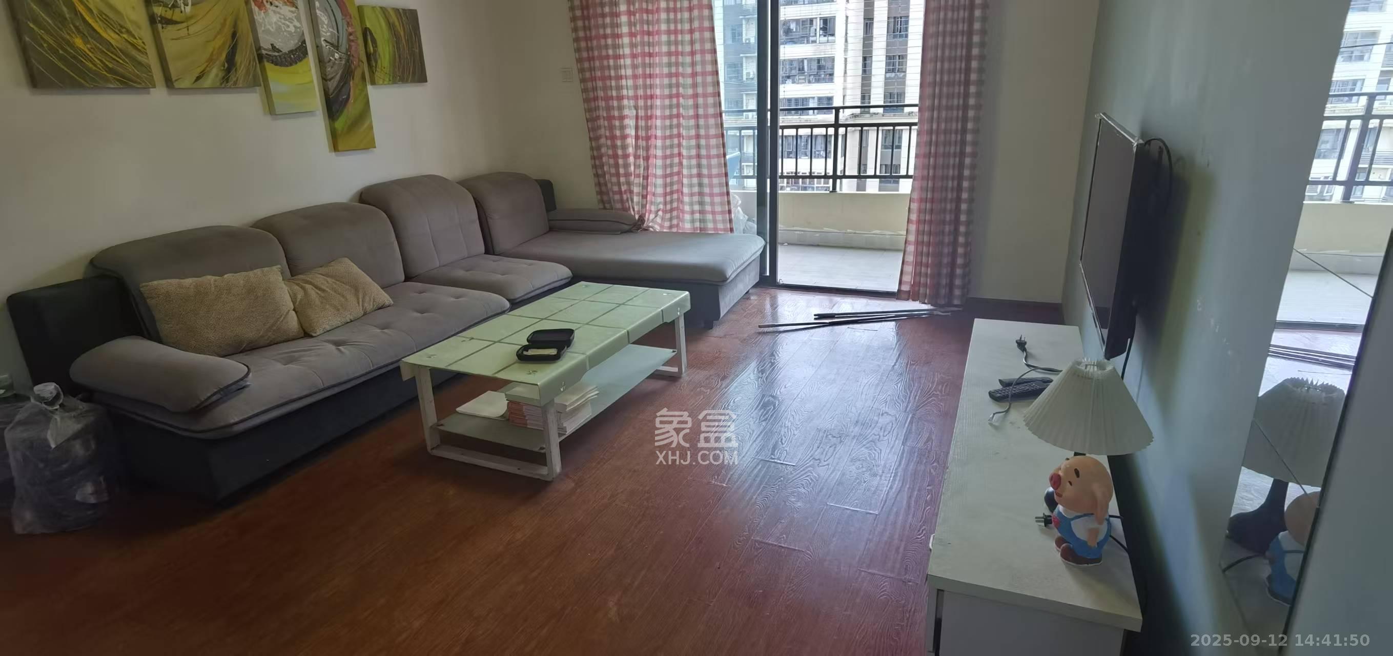 和泓梅溪四季 3室2厅1卫 2400.0元/月 和泓梅溪四季 3室2厅1卫 2400.0元/月室内图