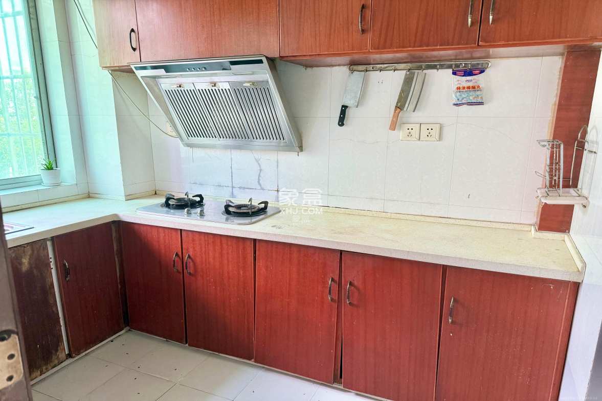 中南汽车世界 2室2厅1卫 1100.0元/月 中南汽车世界 2室2厅1卫 1100.0元/月室内图