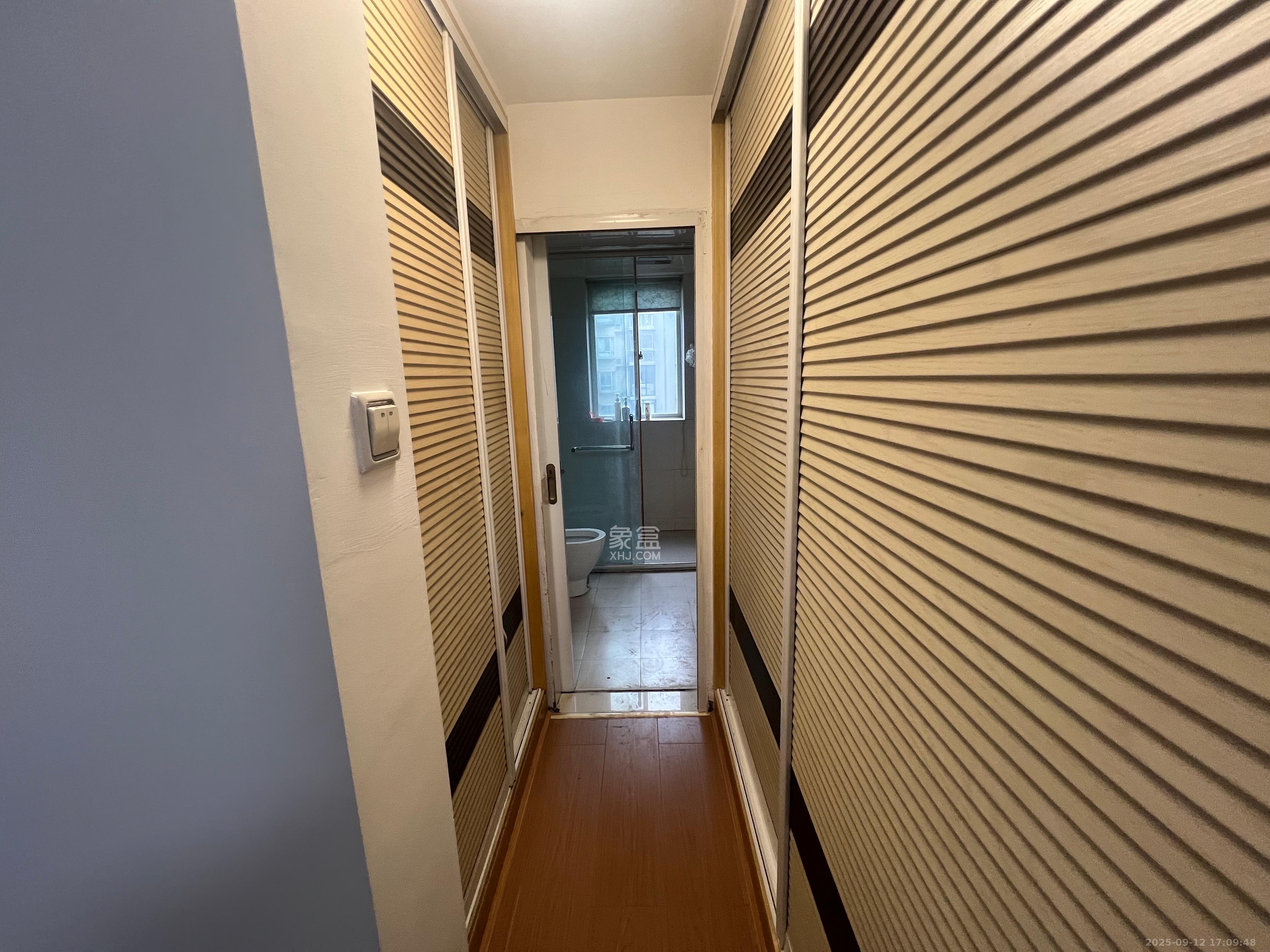 香海西岸  3室2厅2卫    2800.0元/月室内图