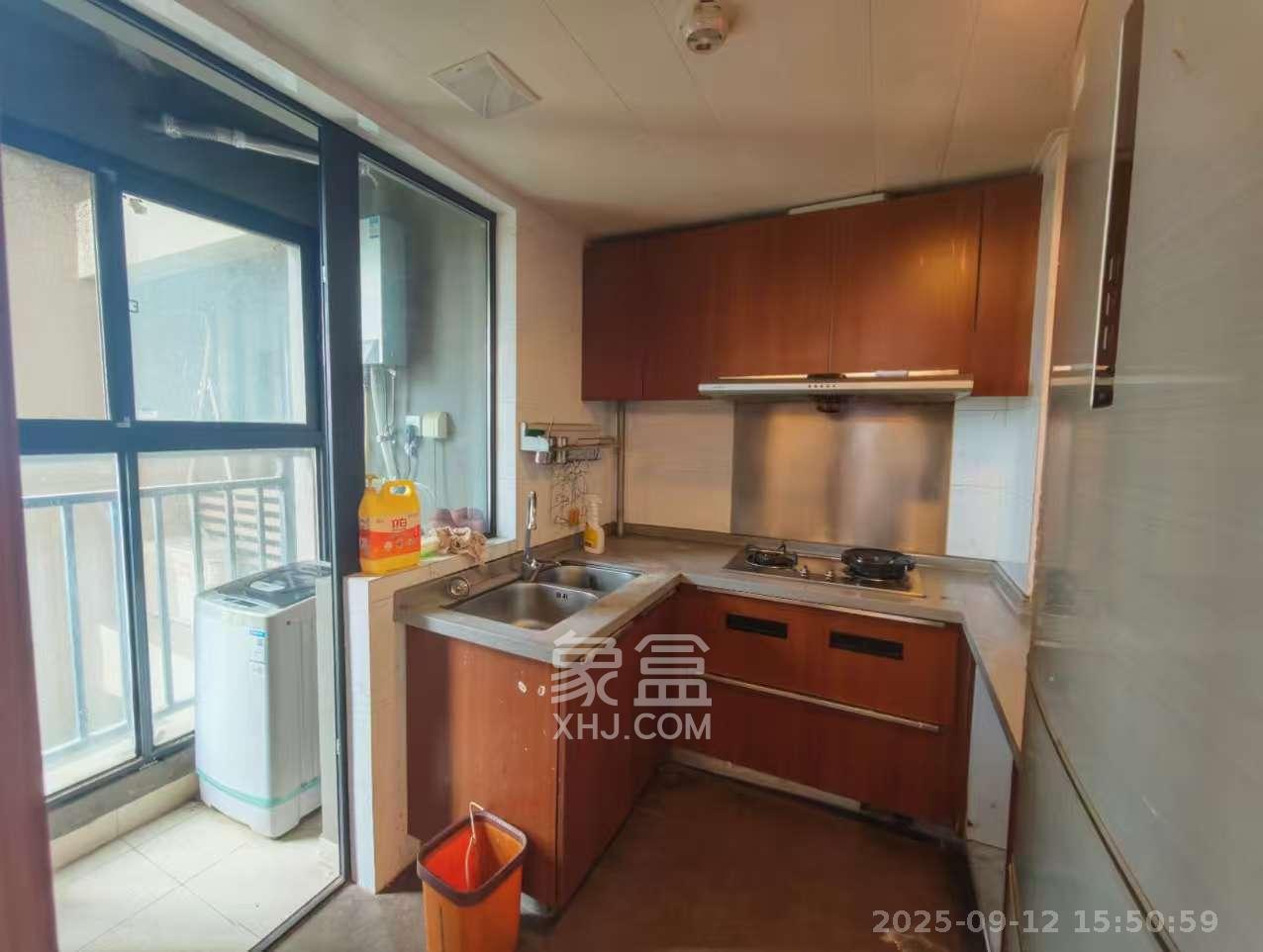 万科城 4室2厅2卫 3200.0元/月 万科城 4室2厅2卫 3200.0元/月室内图