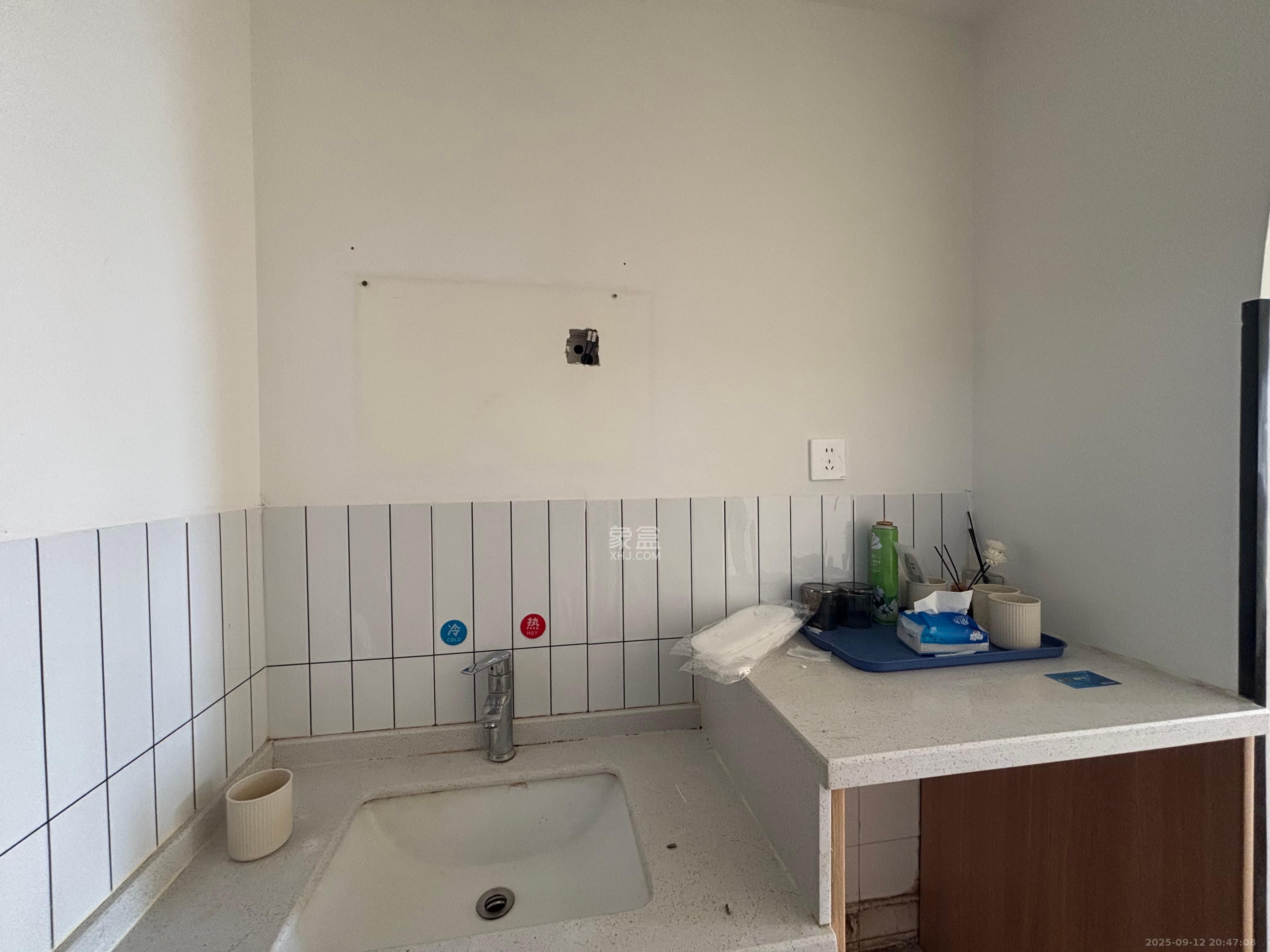 七彩丽都  1室1厅1卫    1800.0元/月室内图