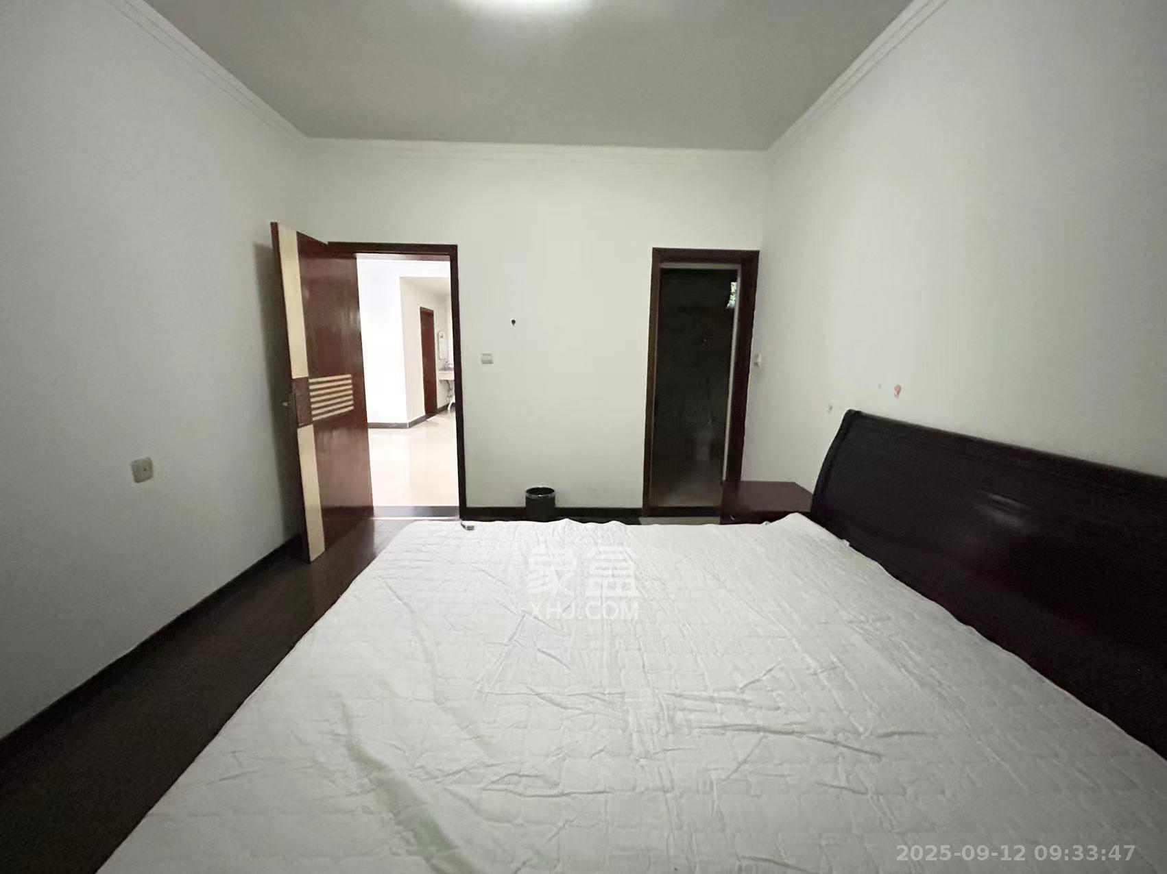 中南汽车世界 3室2厅2卫 1500.0元/月 中南汽车世界 3室2厅2卫 1500.0元/月室内图