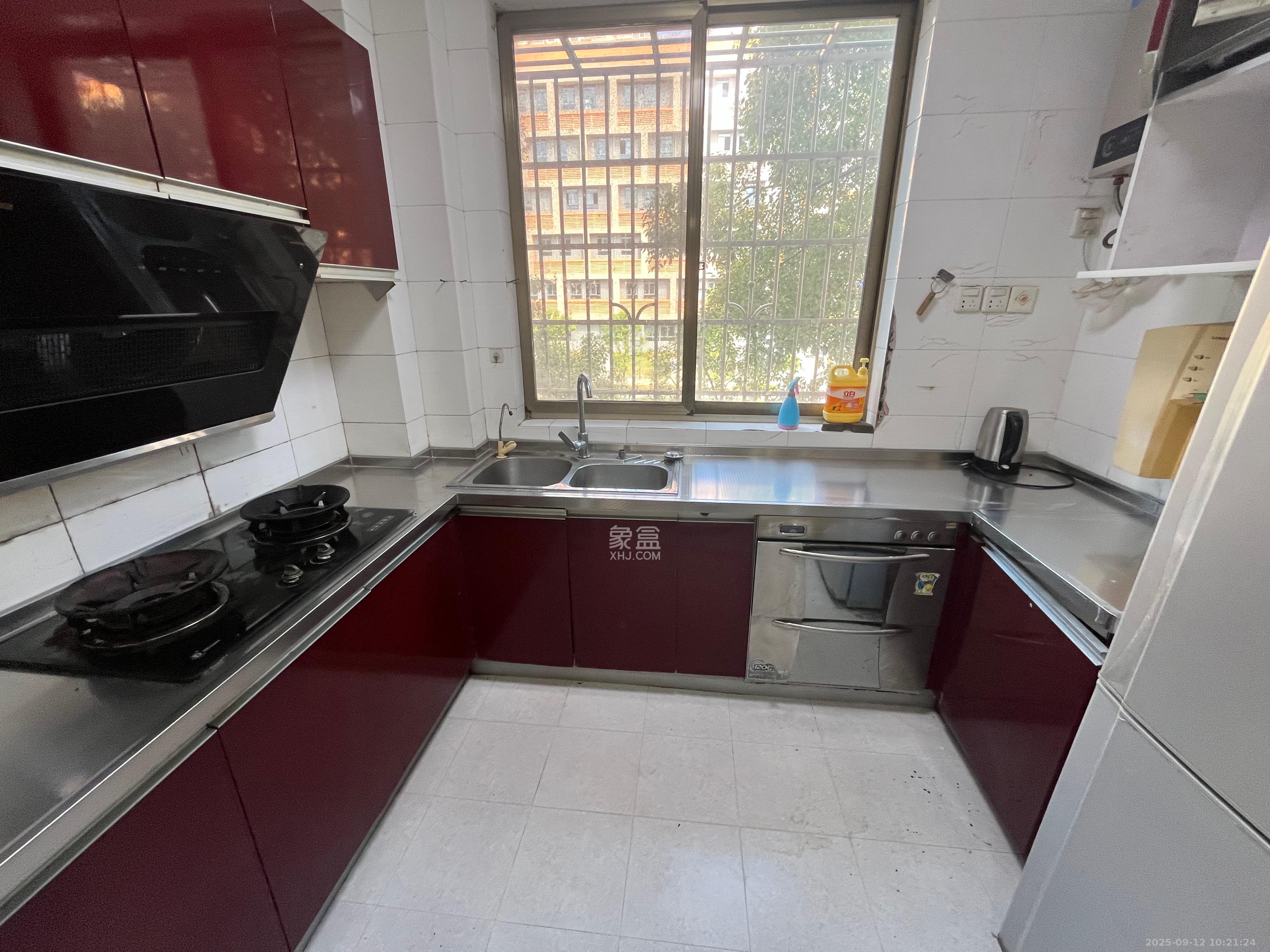 周南生活园  4室2厅2卫    2200.0元/月室内图